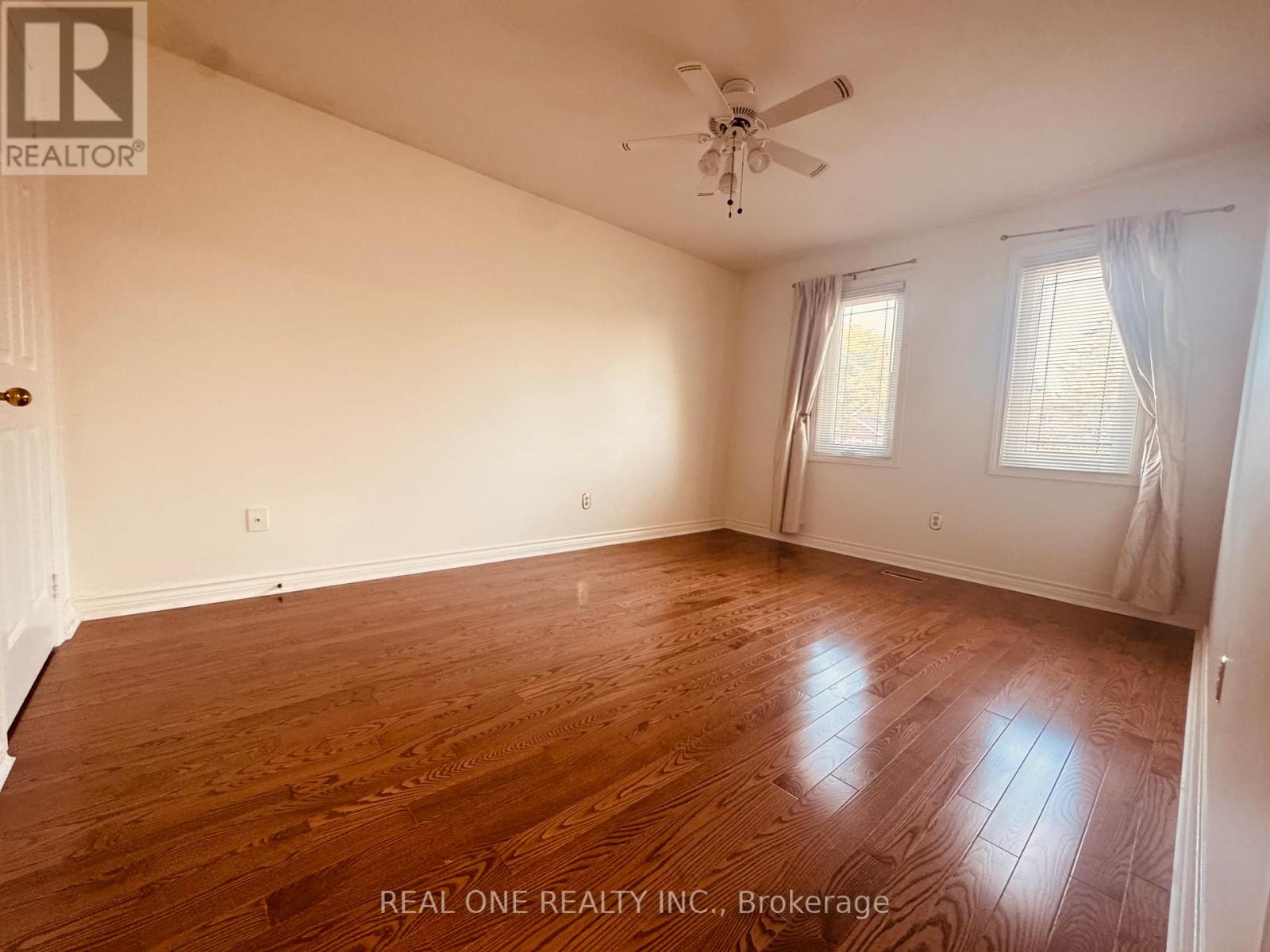 3 Elmsley Drive, Richmond Hill, Ontario  L4C 8N1 - Photo 9 - N12411693