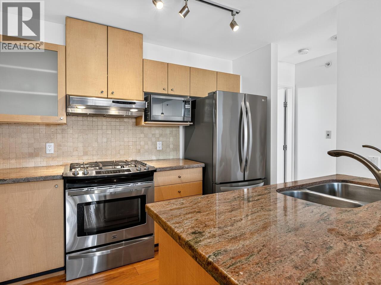 907 124 W 1st Street, North Vancouver, British Columbia  V7M 3N3 - Photo 9 - R3049421