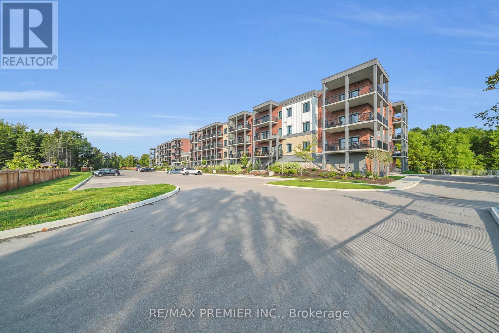 309 - 121 Mary Street, Clearview, Ontario  L0M 1G0 - Photo 2 - S12411566