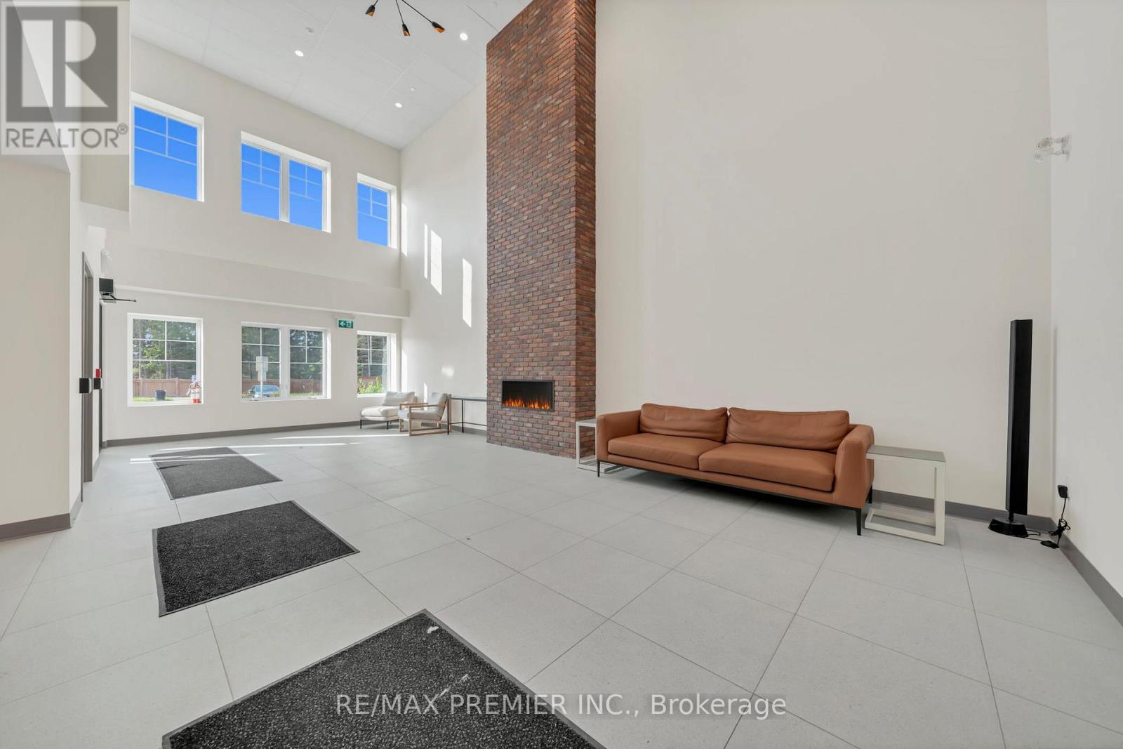 309 - 121 Mary Street, Clearview, Ontario  L0M 1G0 - Photo 4 - S12411566