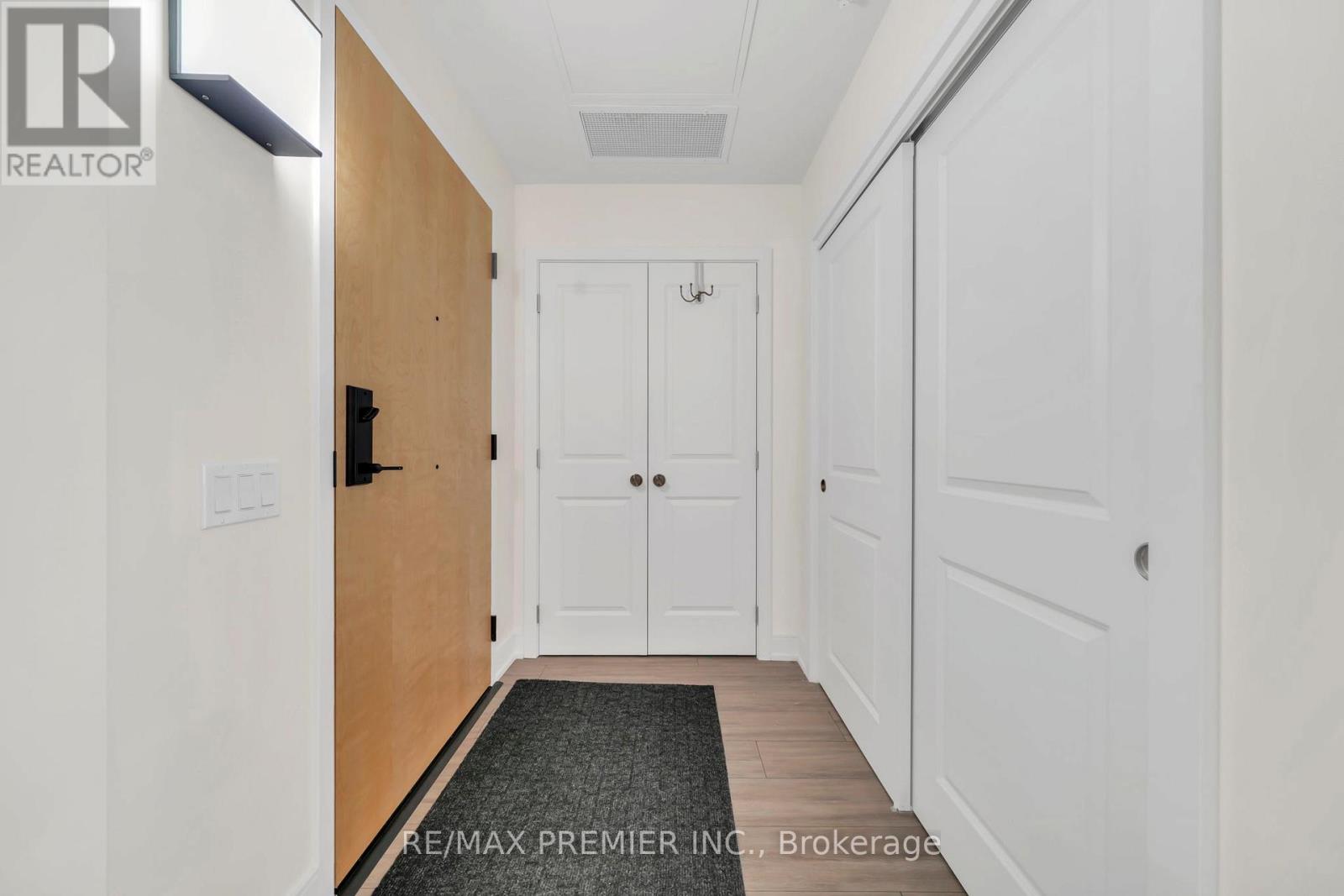 309 - 121 Mary Street, Clearview, Ontario  L0M 1G0 - Photo 6 - S12411566
