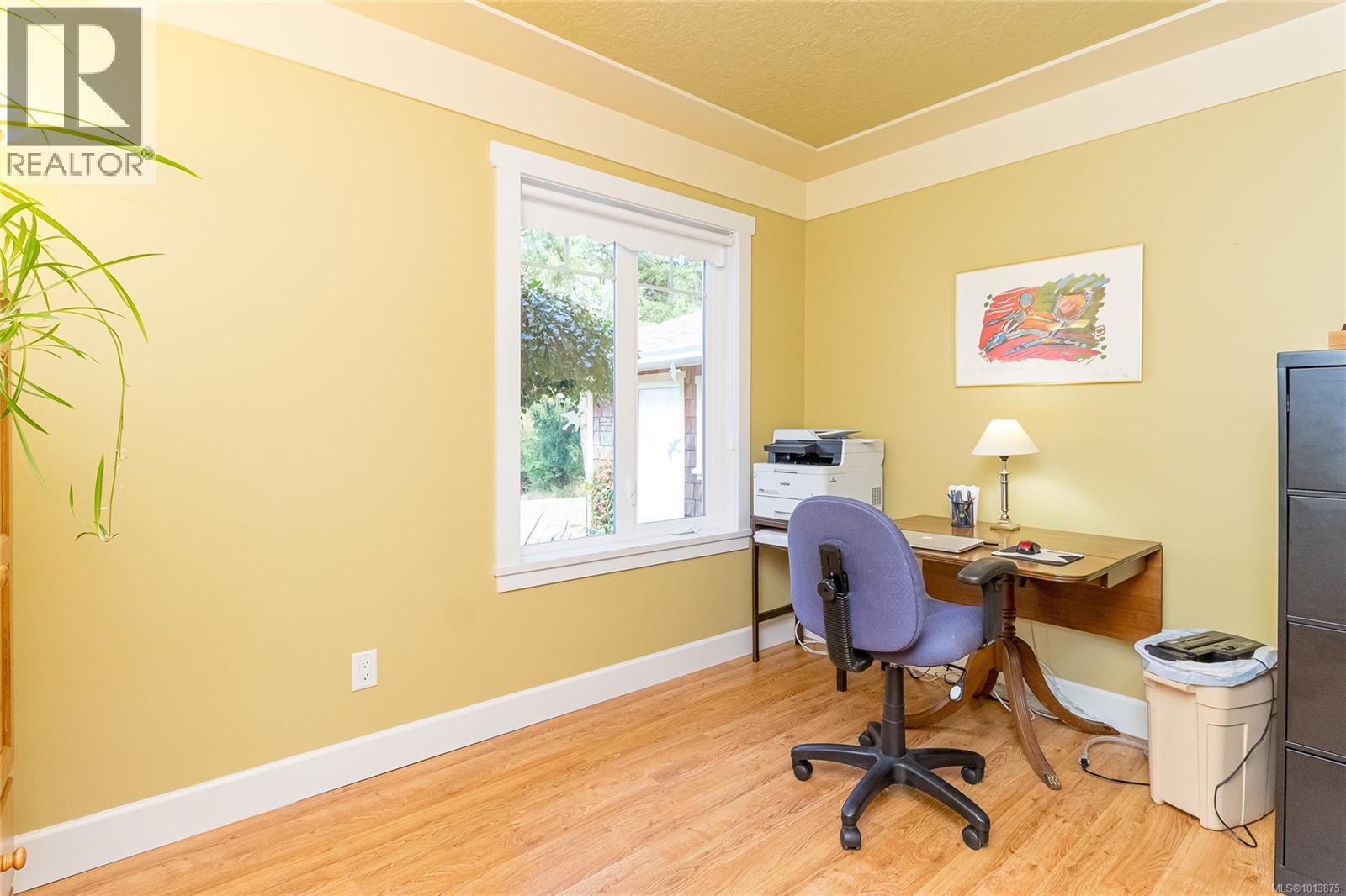 Property at 1896 Martin Pl image 2