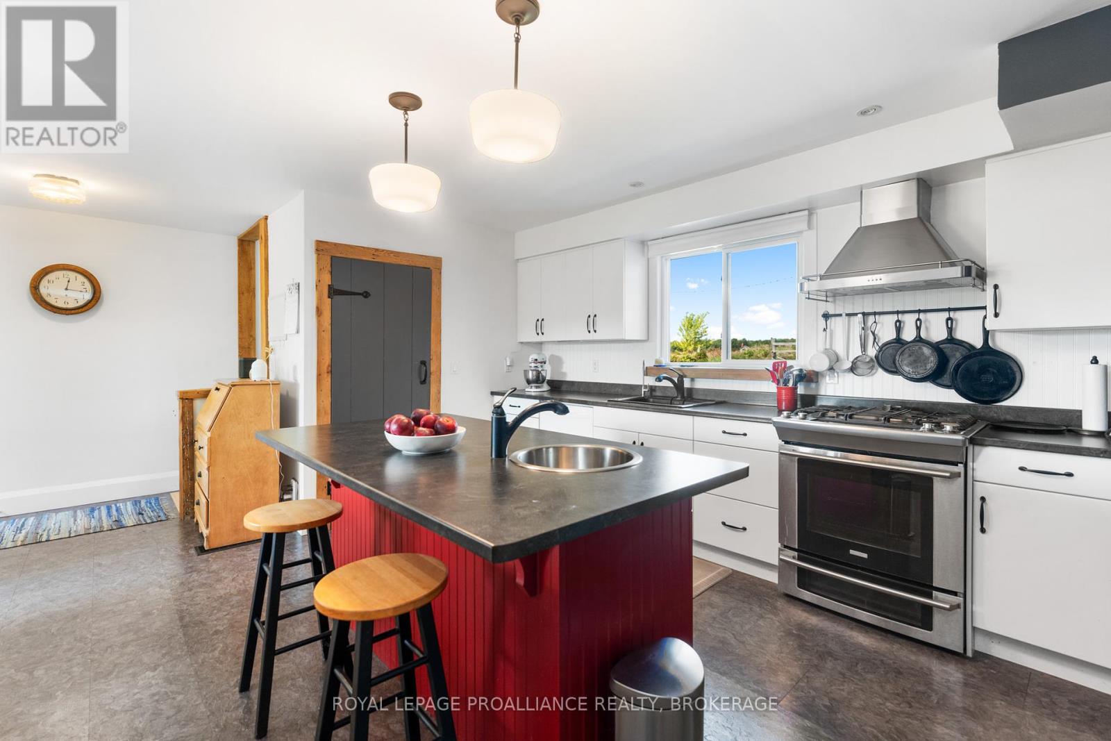 15 14th Line Road, Frontenac Islands, Ontario  K0H 2Y0 - Photo 13 - X12404543