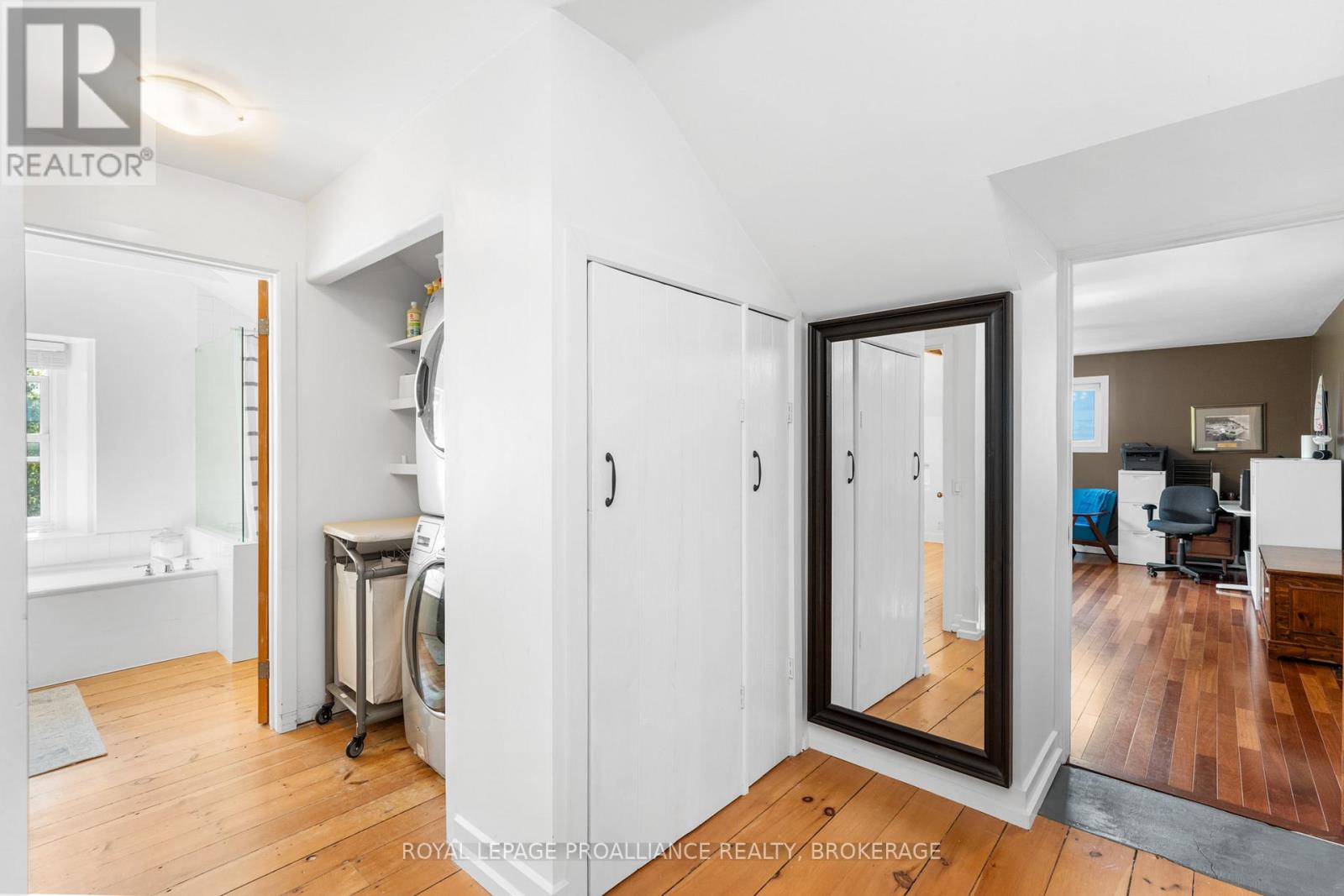 15 14th Line Road, Frontenac Islands, Ontario  K0H 2Y0 - Photo 18 - X12404543