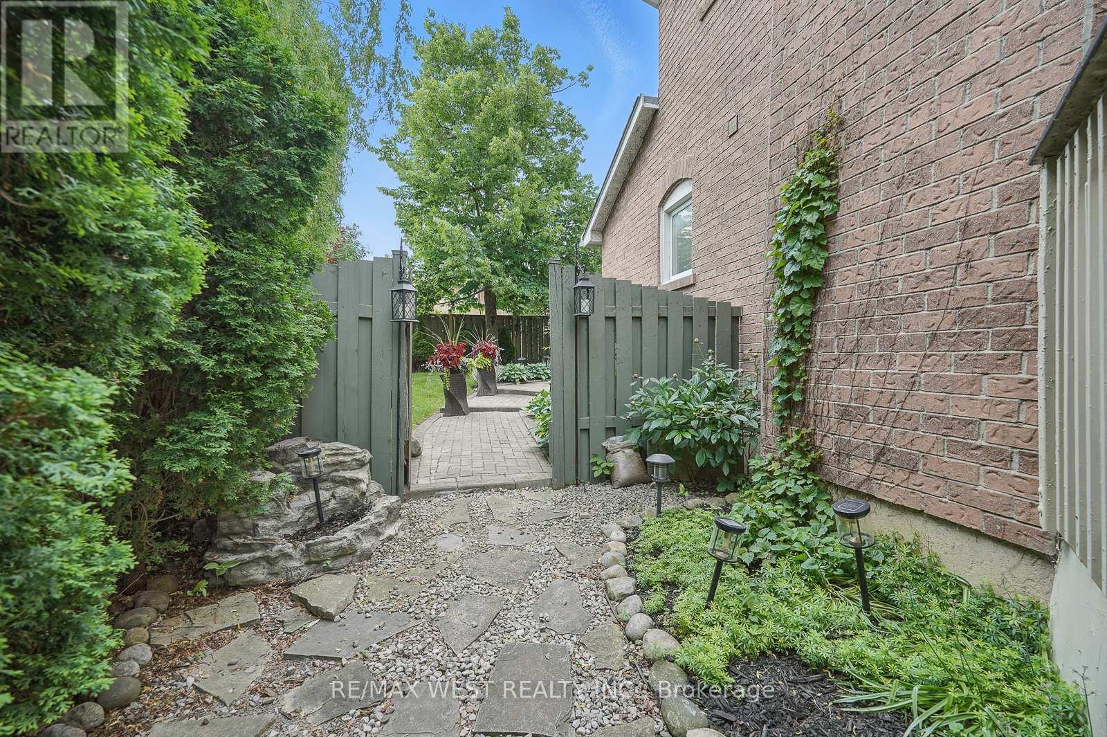 3060 Ilomar Court, Mississauga, Ontario  L5N 5B5 - Photo 35 - W12411485
