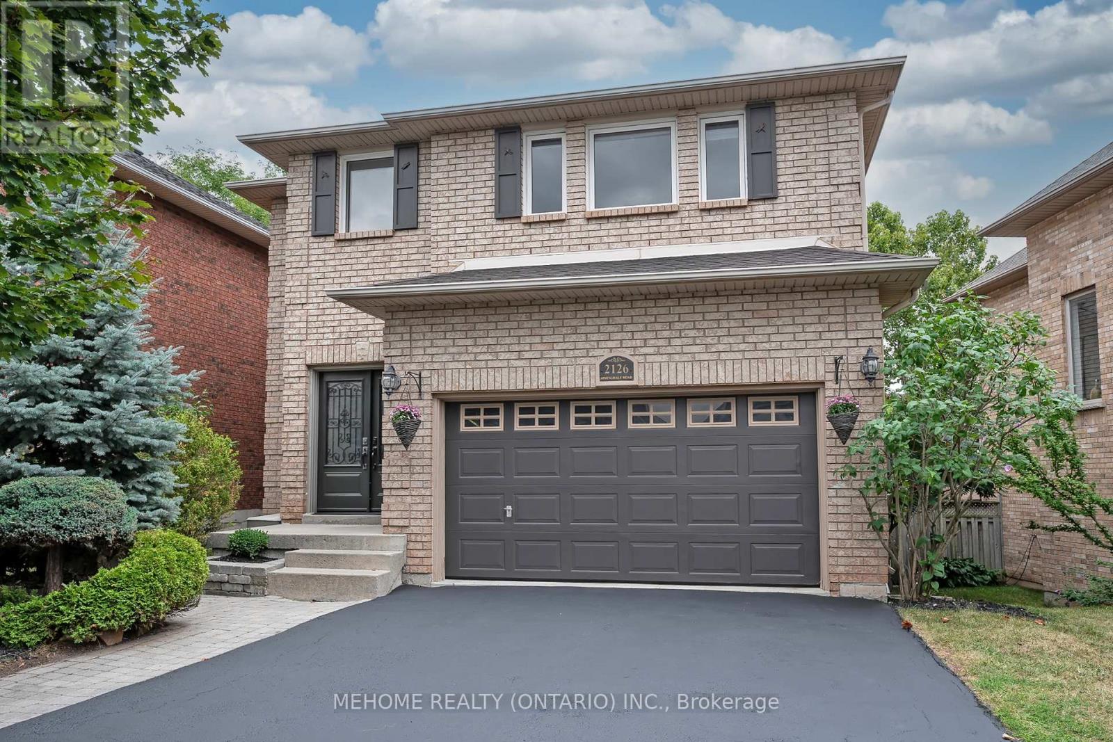 2126 Springdale Road, Oakville (Wm Westmount), Ontario  L6M 4C6 - Photo 1 - W12411554