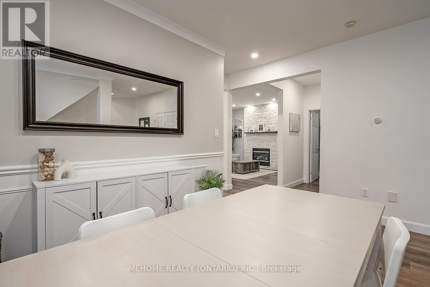 2126 Springdale Road, Oakville (Wm Westmount), Ontario  L6M 4C6 - Photo 10 - W12411554