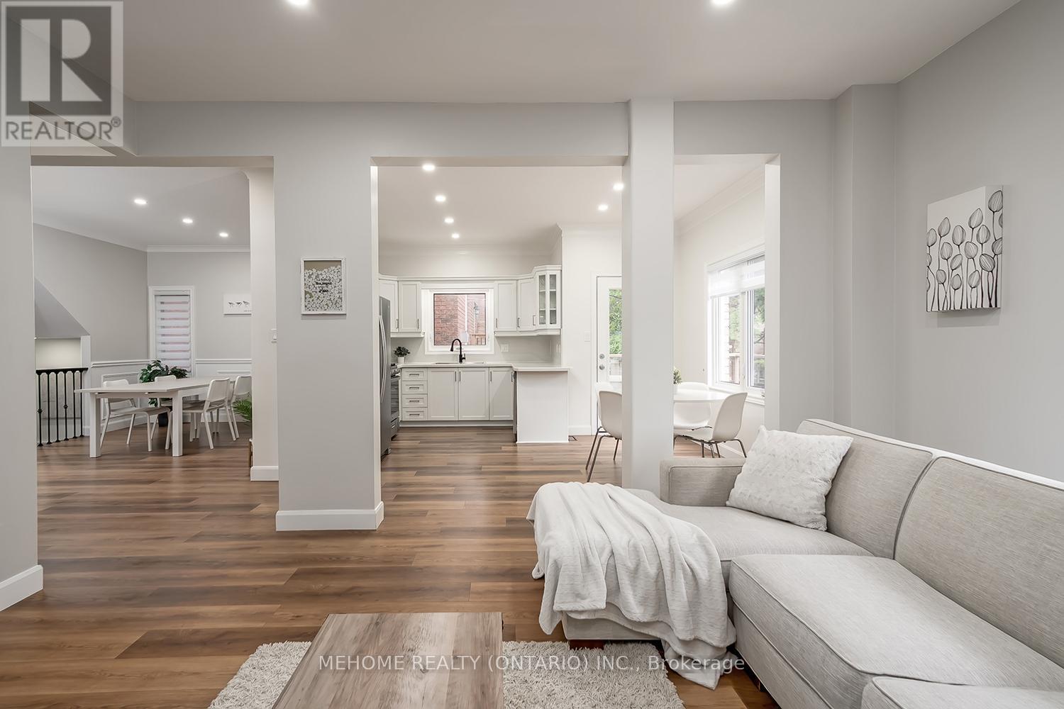 2126 Springdale Road, Oakville (Wm Westmount), Ontario  L6M 4C6 - Photo 12 - W12411554