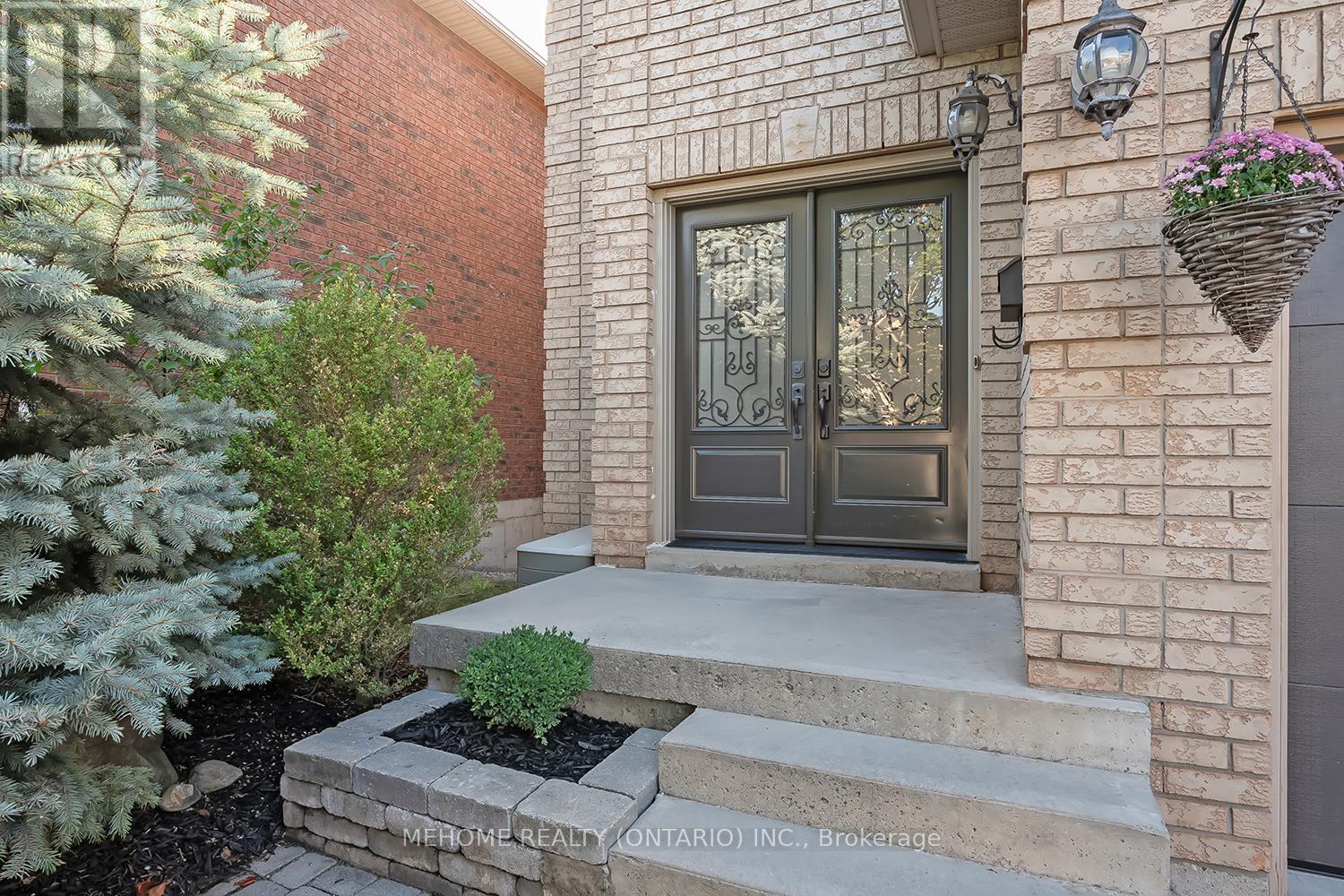 2126 Springdale Road, Oakville (Wm Westmount), Ontario  L6M 4C6 - Photo 4 - W12411554