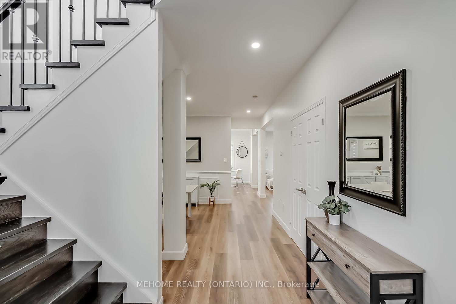 2126 Springdale Road, Oakville (Wm Westmount), Ontario  L6M 4C6 - Photo 5 - W12411554