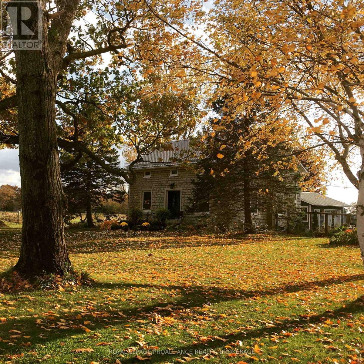 15 14th Line Road, Frontenac Islands, Ontario  K0H 2Y0 - Photo 3 - X12404543