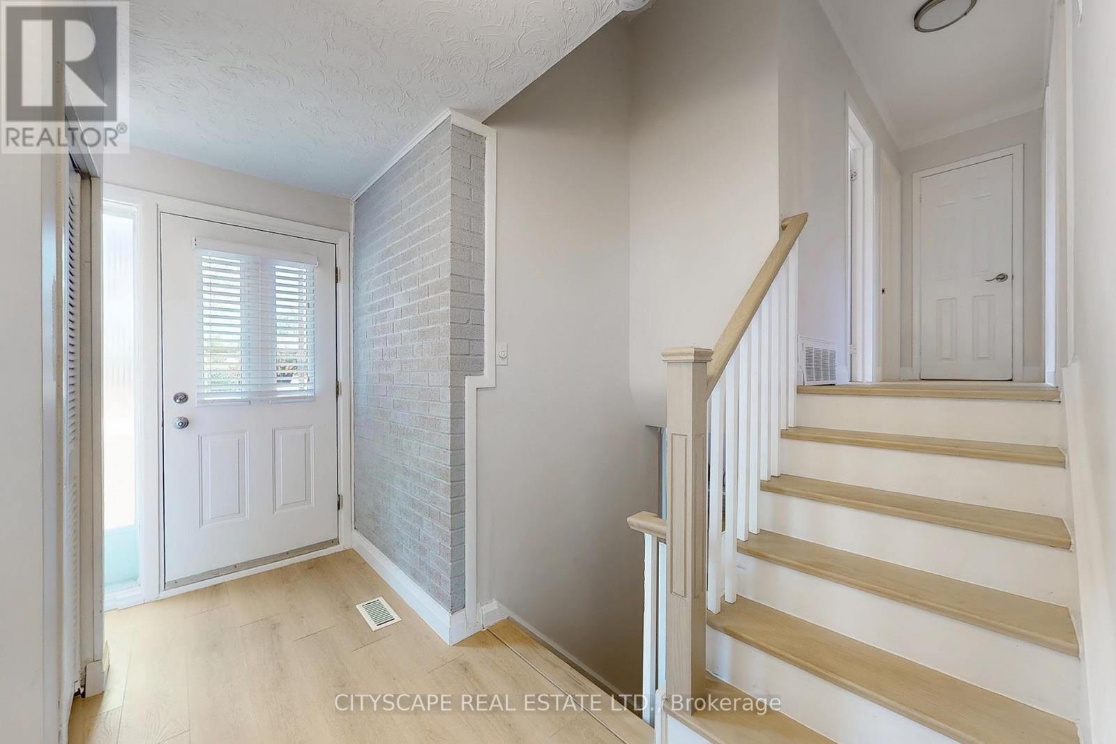 188 Foxbar Road, Burlington, Ontario  L7L 2Z9 - Photo 16 - W12411560