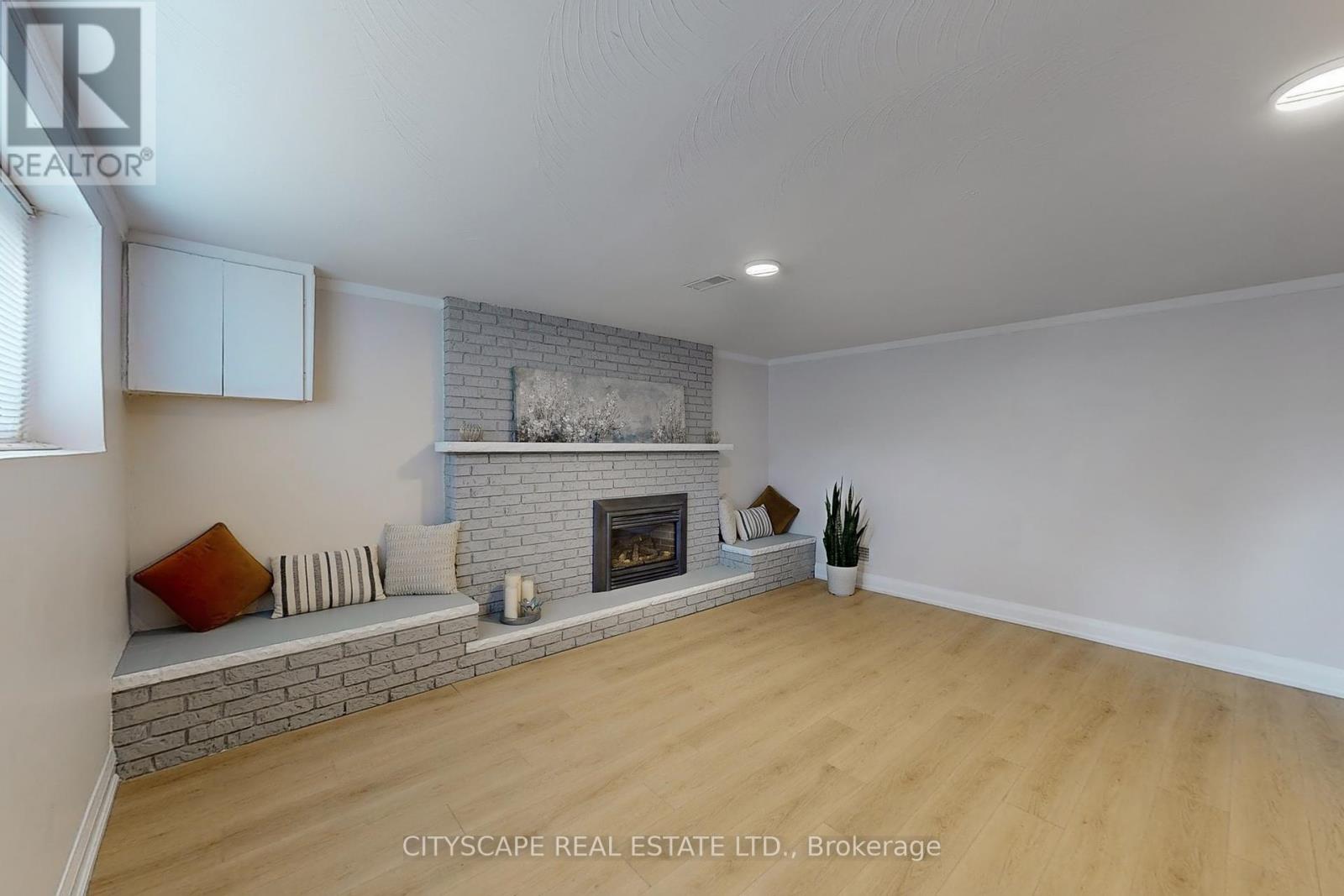 188 Foxbar Road, Burlington, Ontario  L7L 2Z9 - Photo 17 - W12411560