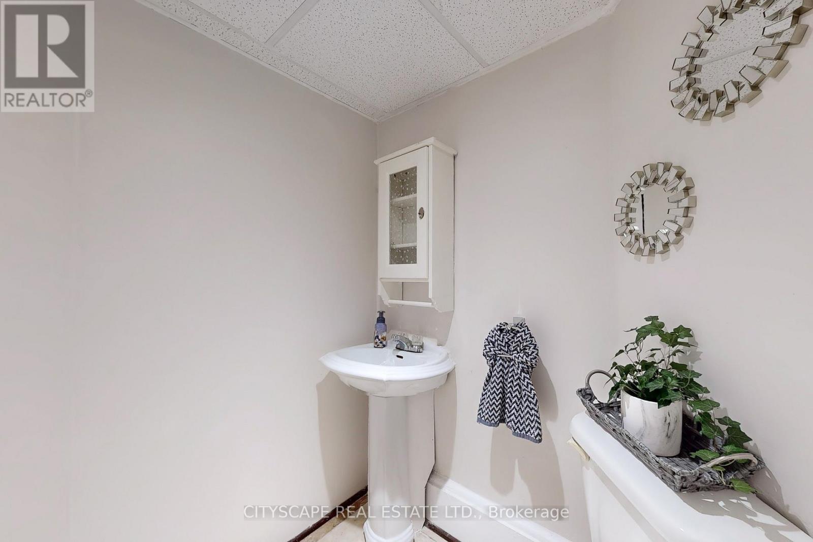 188 Foxbar Road, Burlington, Ontario  L7L 2Z9 - Photo 26 - W12411560