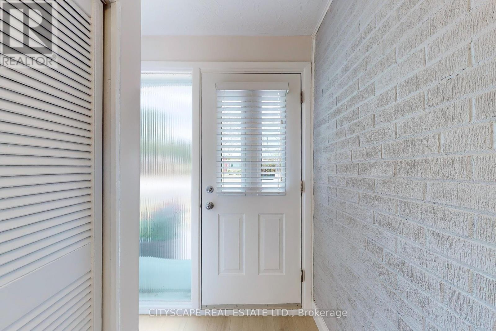 188 Foxbar Road, Burlington, Ontario  L7L 2Z9 - Photo 6 - W12411560