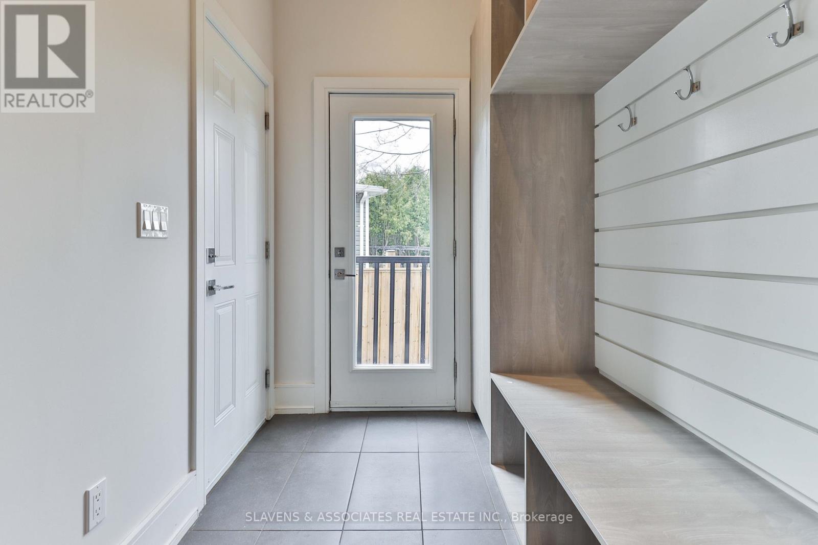 271 Jennings Crescent, Oakville, Ontario  L6L 1W3 - Photo 17 - W12411561