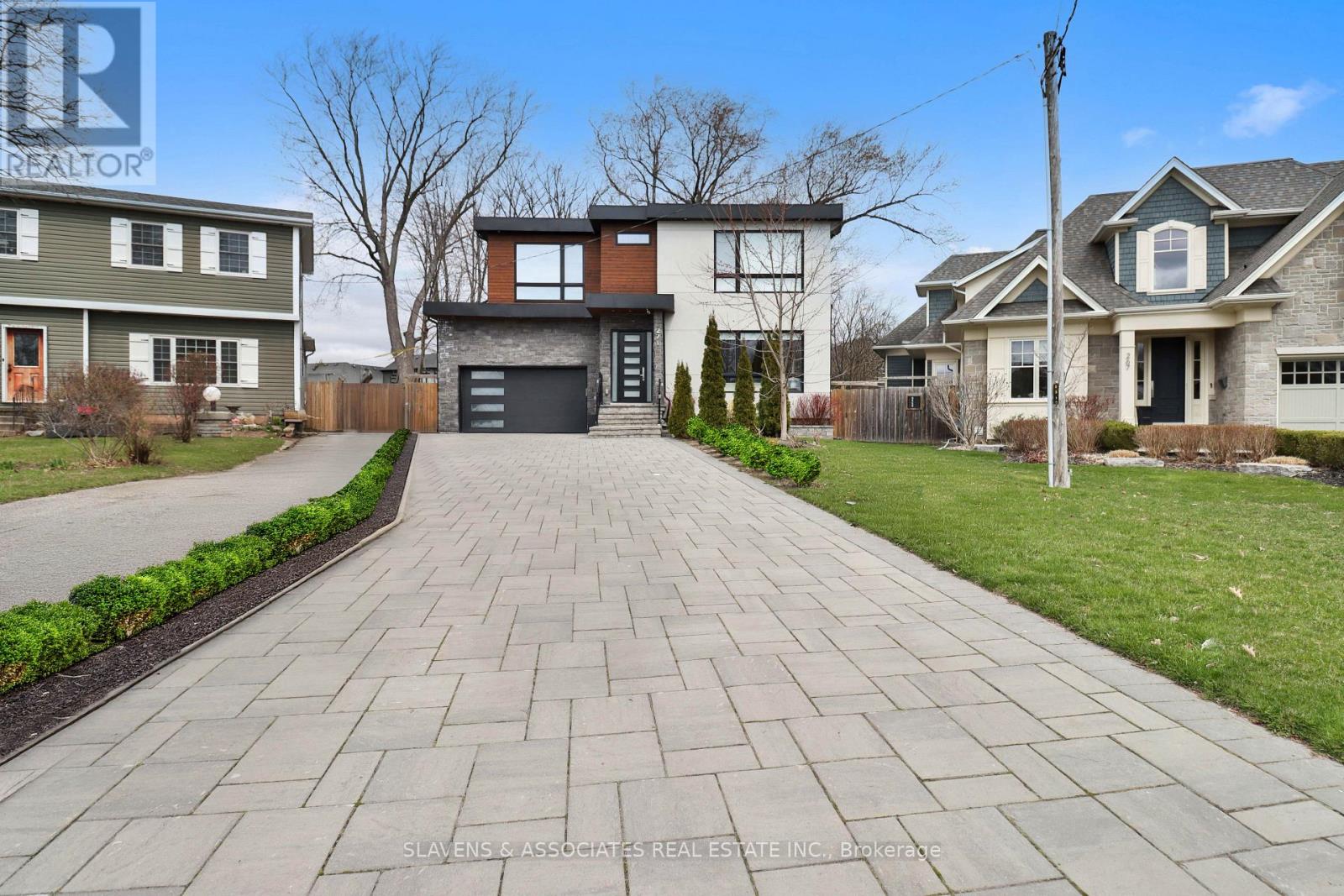 271 Jennings Crescent, Oakville, Ontario  L6L 1W3 - Photo 2 - W12411561