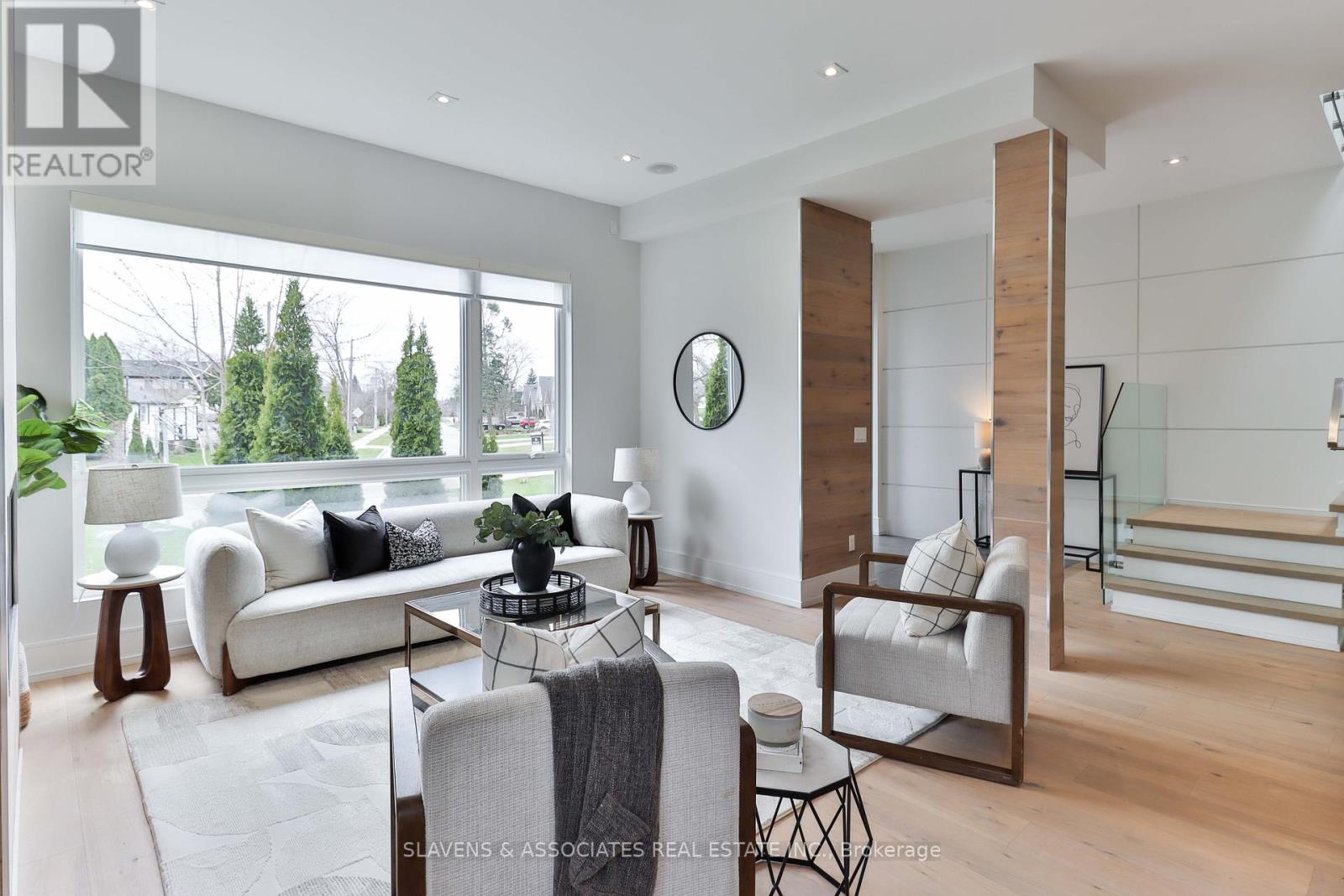 271 Jennings Crescent, Oakville, Ontario  L6L 1W3 - Photo 4 - W12411561