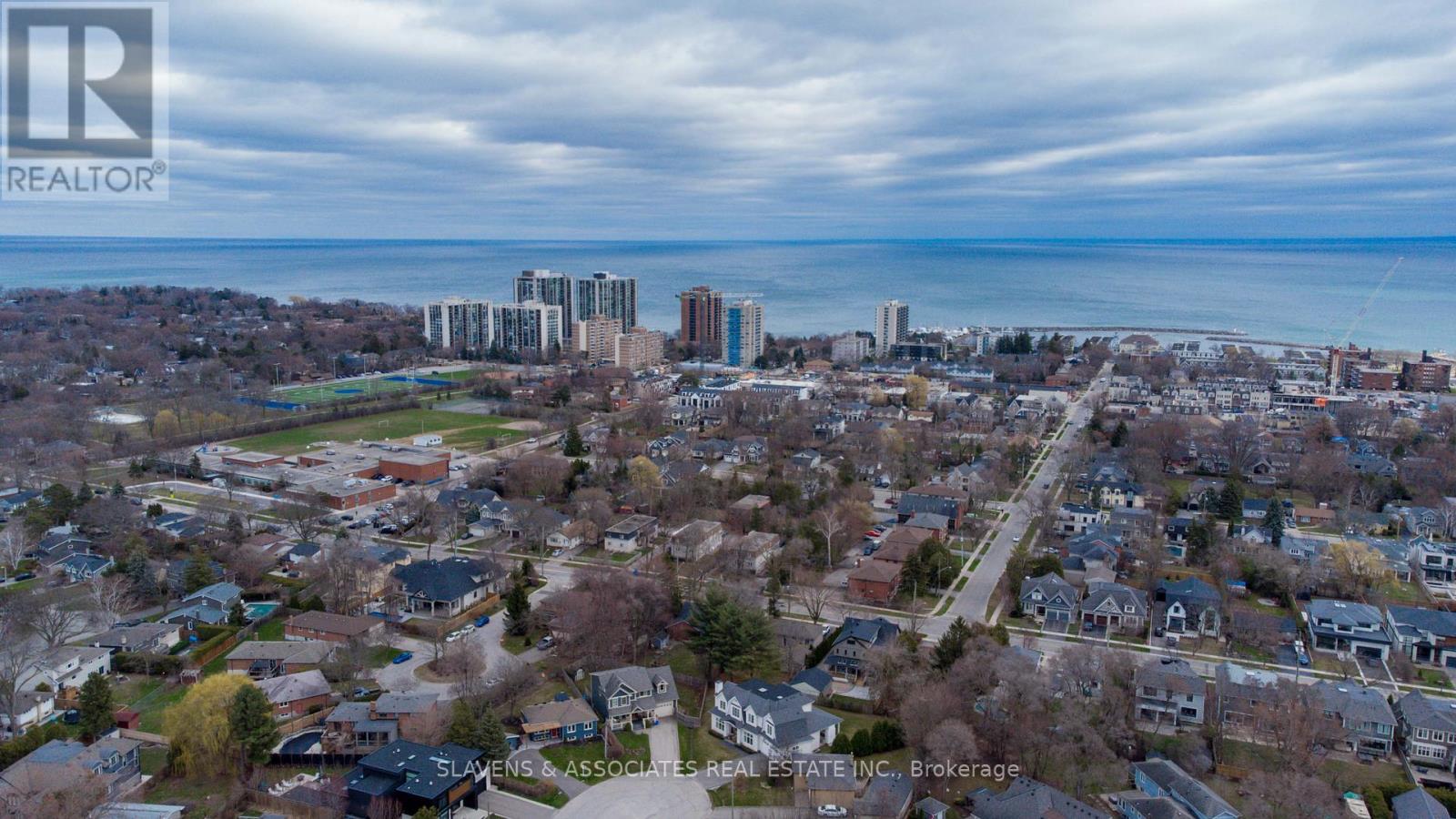 271 Jennings Crescent, Oakville, Ontario  L6L 1W3 - Photo 45 - W12411561