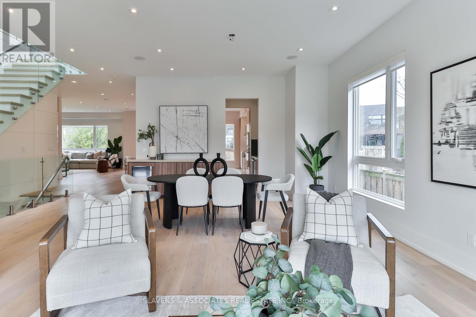 271 Jennings Crescent, Oakville, Ontario  L6L 1W3 - Photo 7 - W12411561