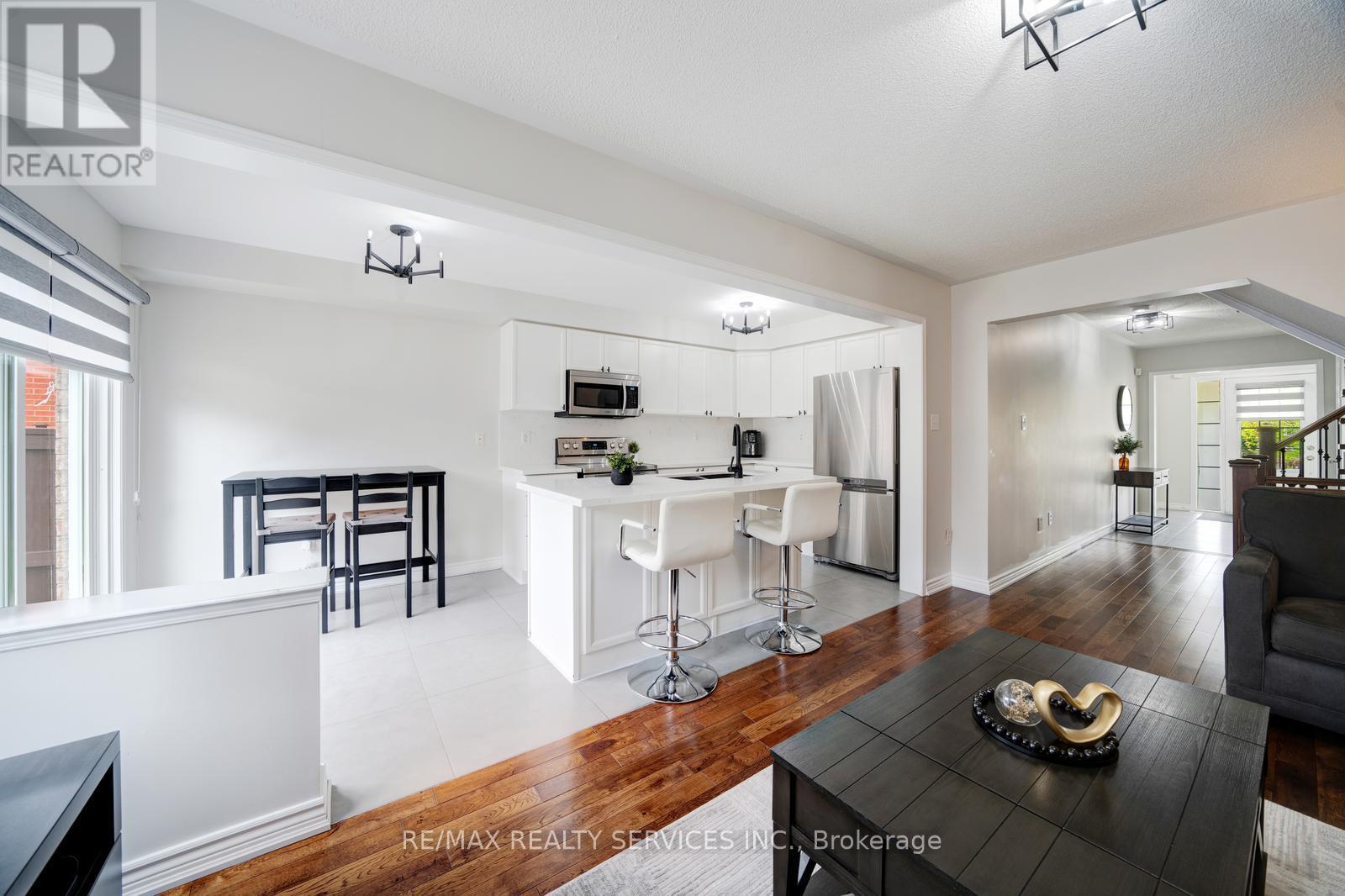 49 Woodcote Crescent, Halton Hills, Ontario  L7G 6M1 - Photo 10 - W12411565