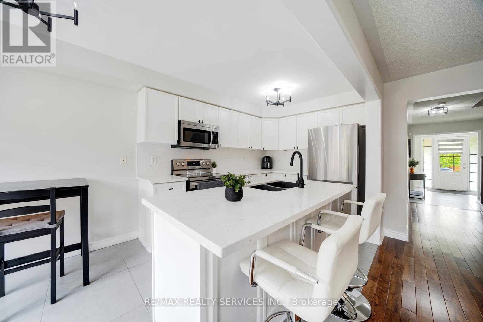 49 Woodcote Crescent, Halton Hills, Ontario  L7G 6M1 - Photo 15 - W12411565