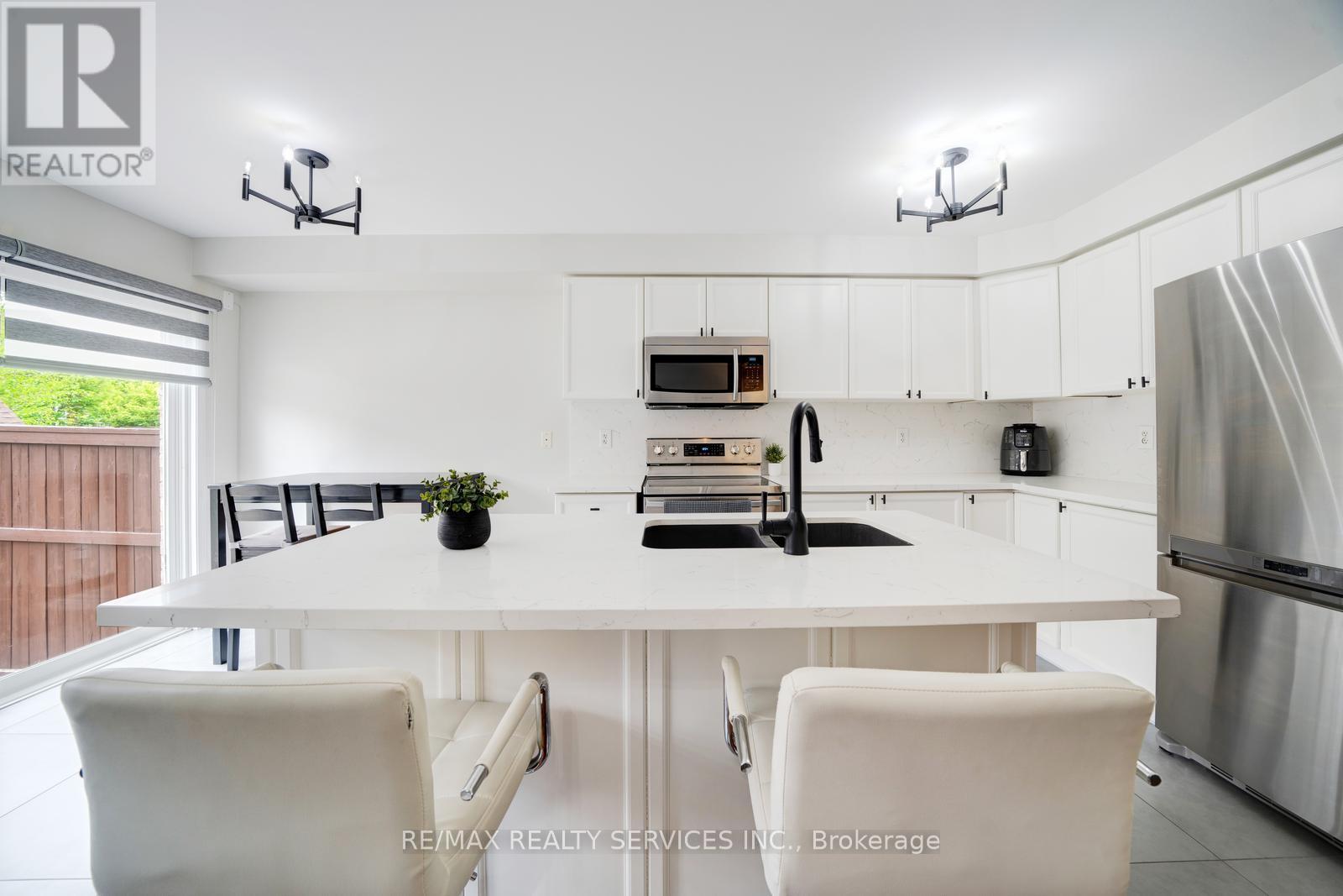 49 Woodcote Crescent, Halton Hills, Ontario  L7G 6M1 - Photo 16 - W12411565