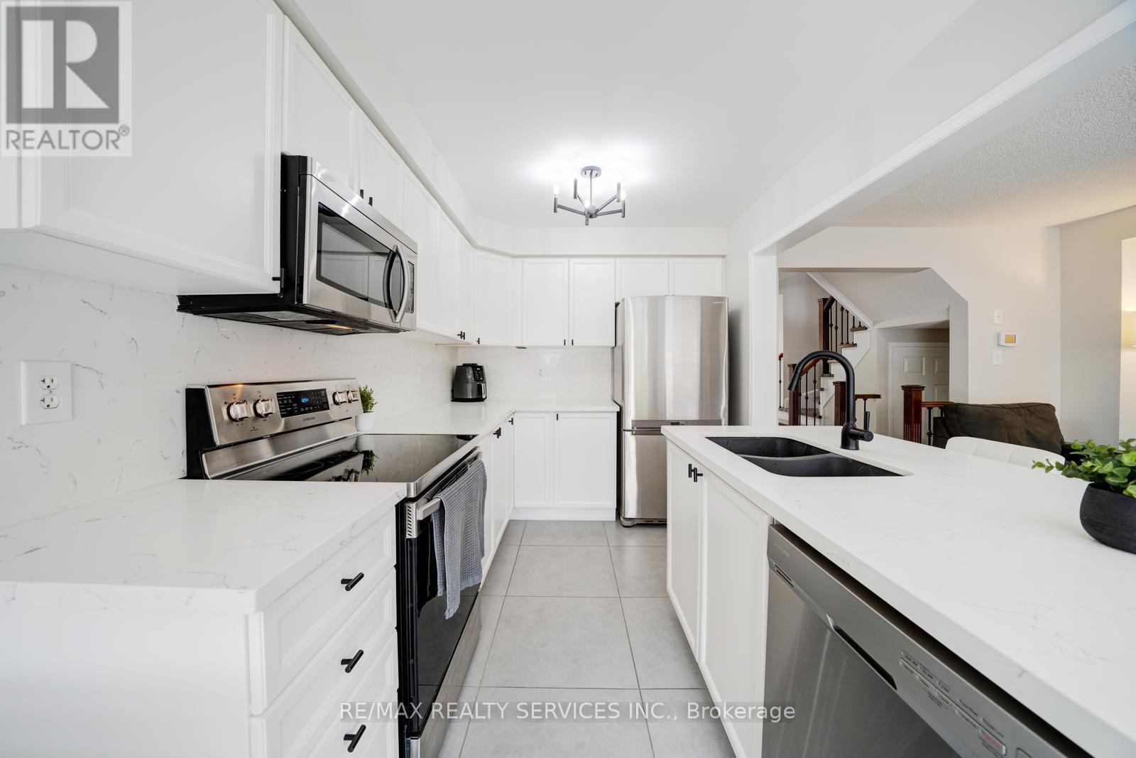 49 Woodcote Crescent, Halton Hills, Ontario  L7G 6M1 - Photo 18 - W12411565