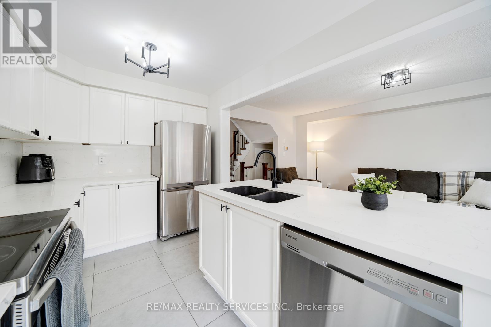 49 Woodcote Crescent, Halton Hills, Ontario  L7G 6M1 - Photo 19 - W12411565