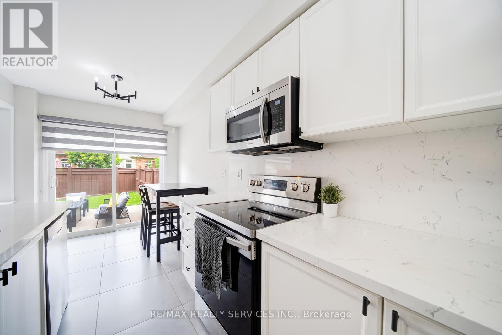 49 Woodcote Crescent, Halton Hills, Ontario  L7G 6M1 - Photo 21 - W12411565