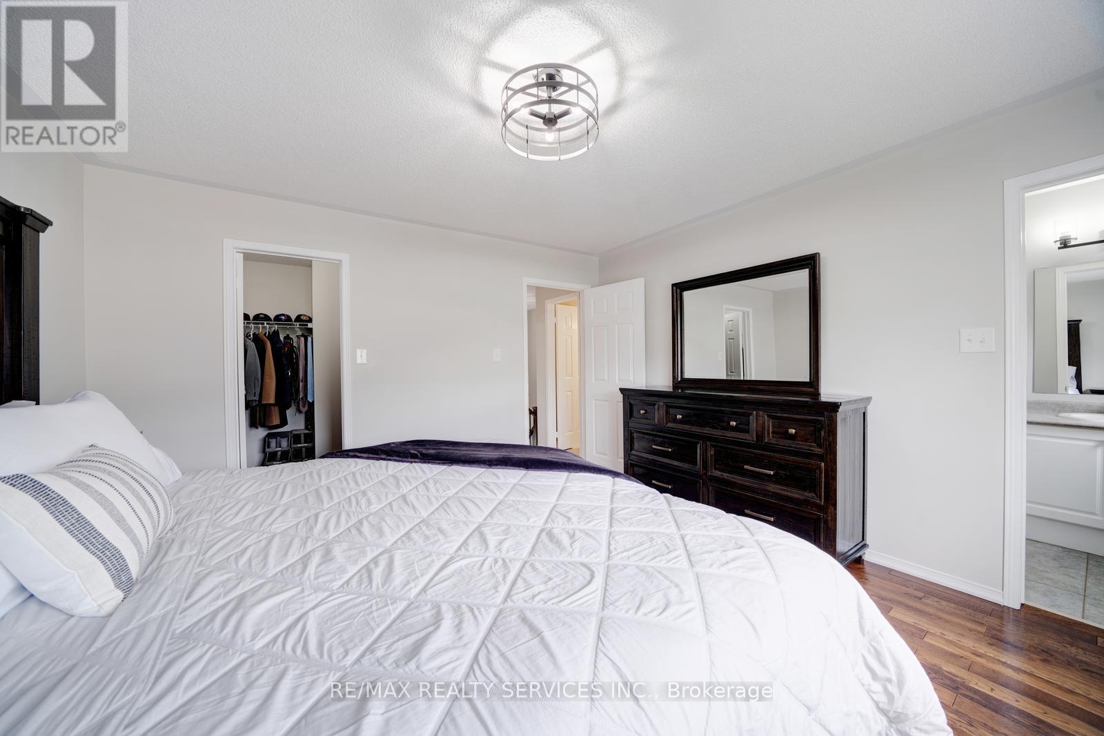 49 Woodcote Crescent, Halton Hills, Ontario  L7G 6M1 - Photo 28 - W12411565