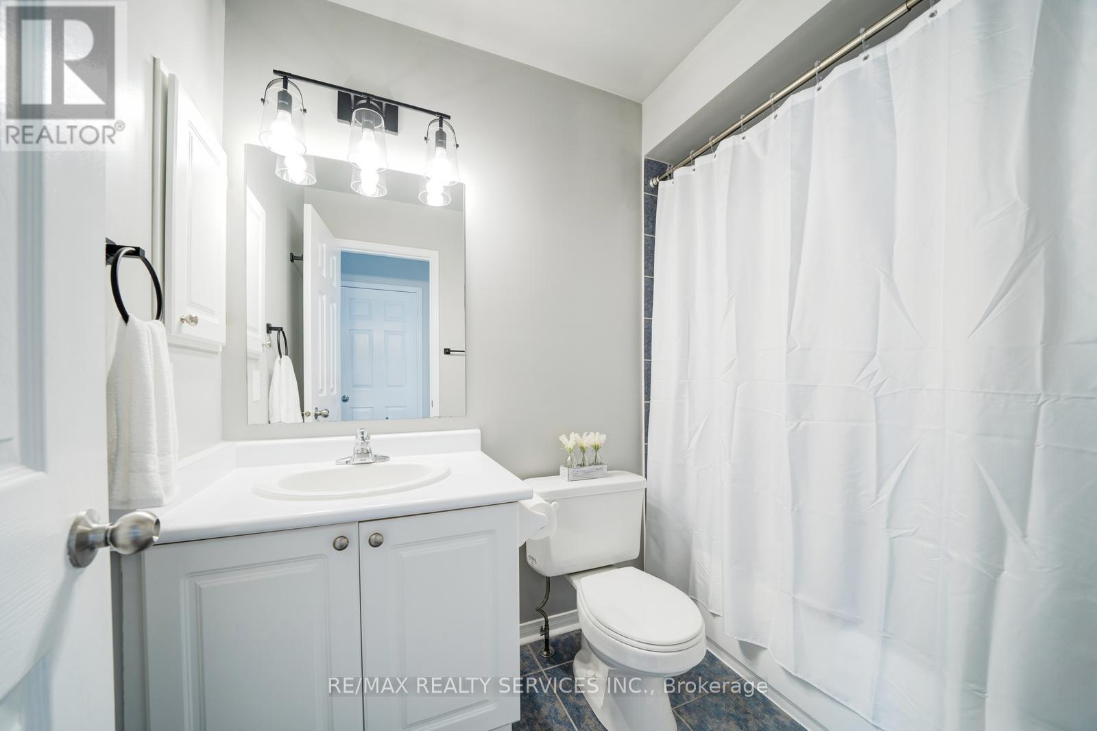 49 Woodcote Crescent, Halton Hills, Ontario  L7G 6M1 - Photo 38 - W12411565