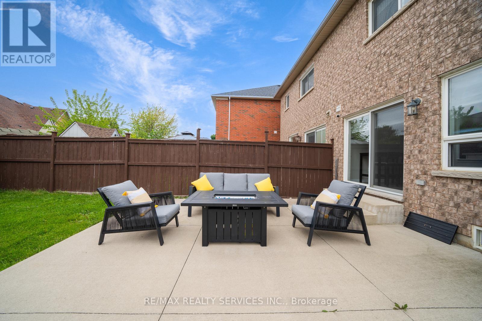 49 Woodcote Crescent, Halton Hills, Ontario  L7G 6M1 - Photo 48 - W12411565