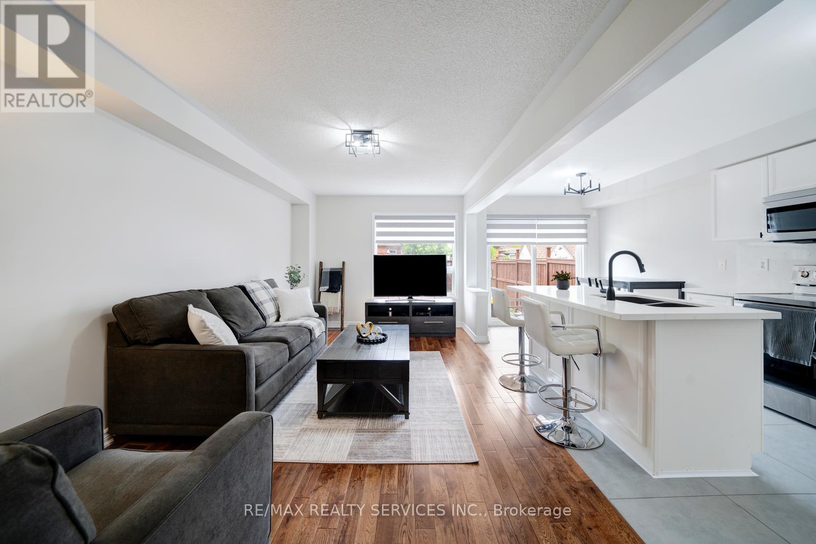 49 Woodcote Crescent, Halton Hills, Ontario  L7G 6M1 - Photo 6 - W12411565