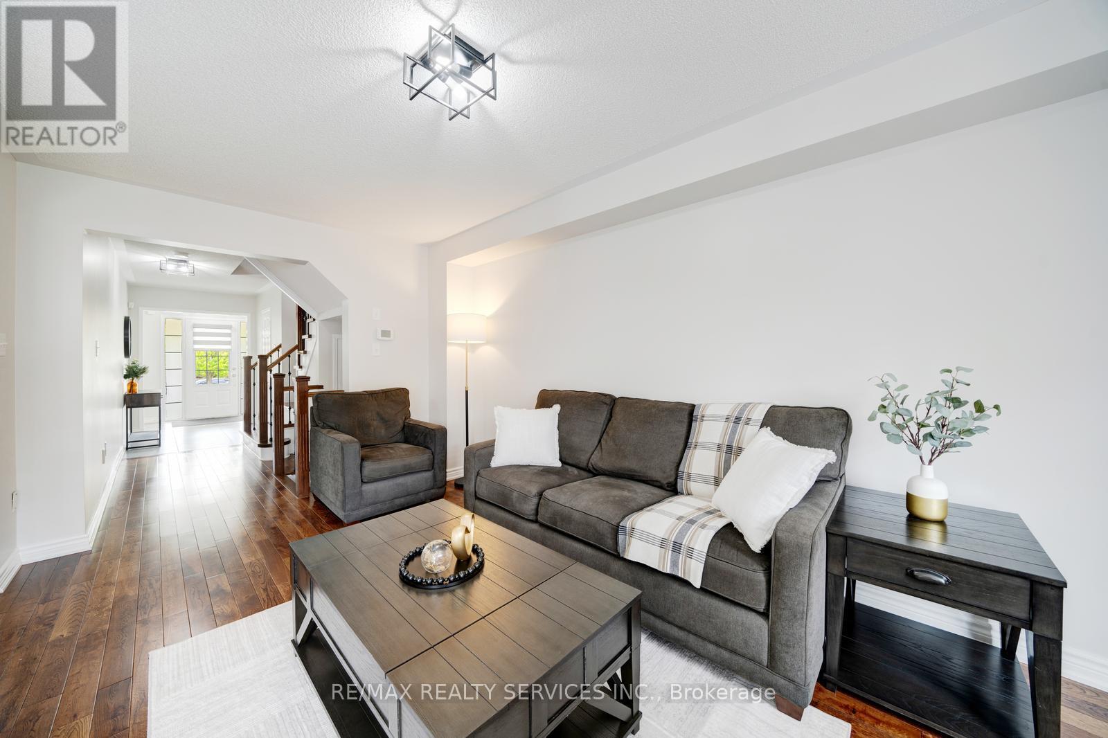 49 Woodcote Crescent, Halton Hills, Ontario  L7G 6M1 - Photo 8 - W12411565