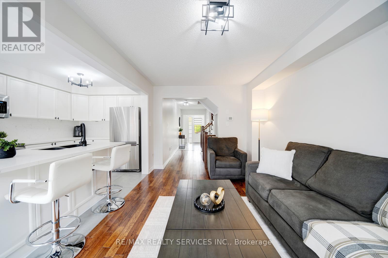 49 Woodcote Crescent, Halton Hills, Ontario  L7G 6M1 - Photo 9 - W12411565