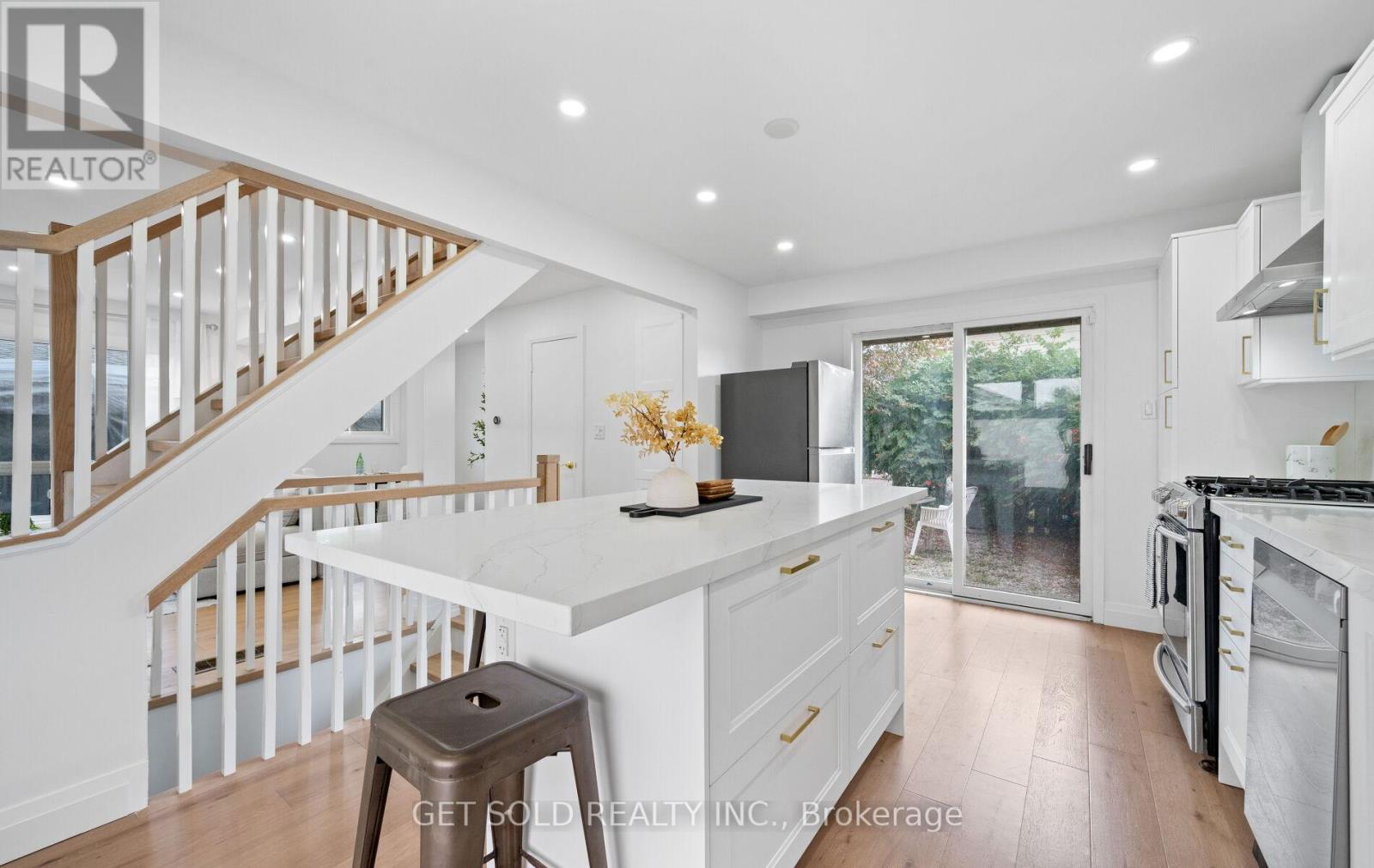 36 Shalom Crescent, Toronto, Ontario  M9V 4J4 - Photo 13 - W12411591
