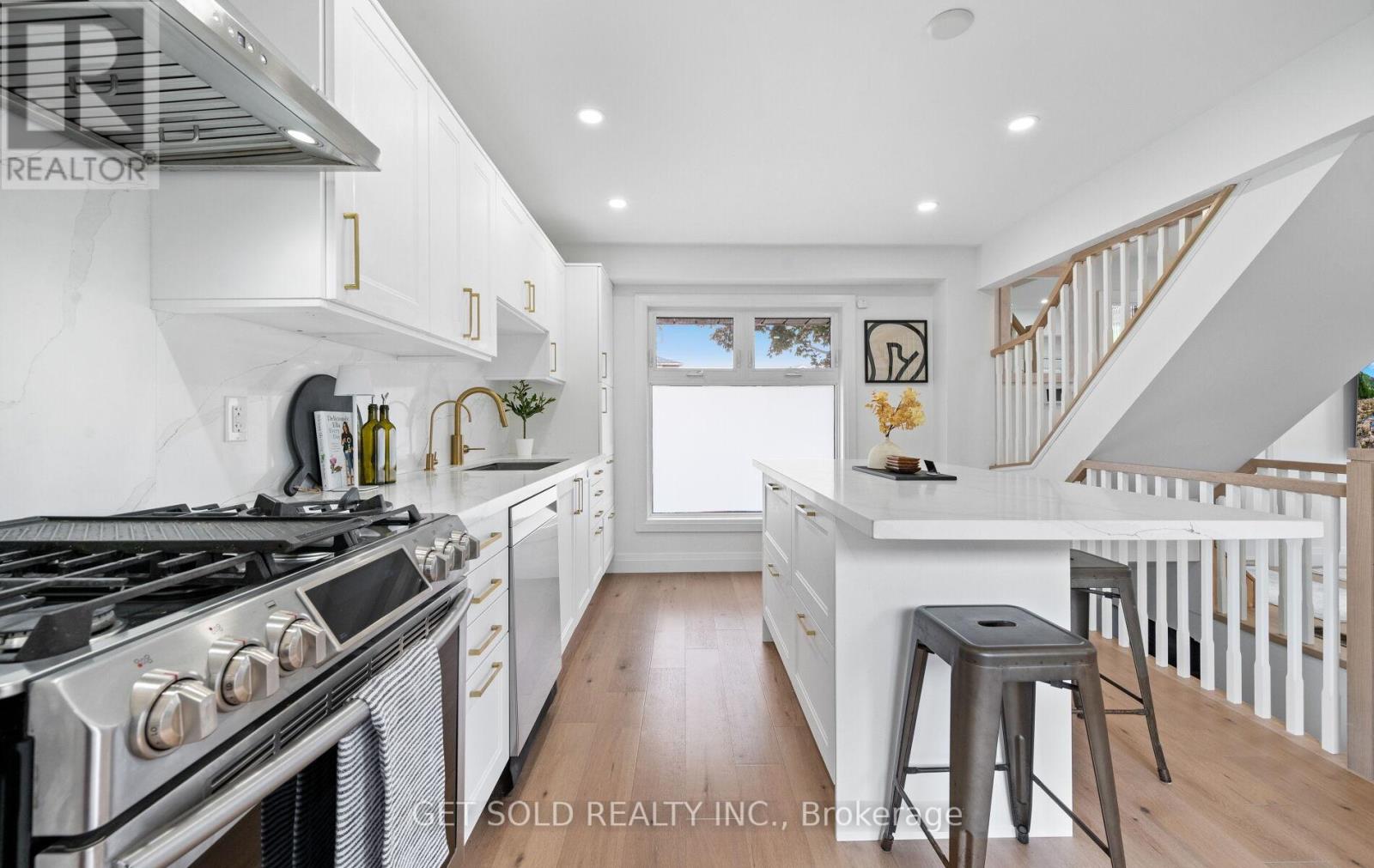 36 Shalom Crescent, Toronto, Ontario  M9V 4J4 - Photo 15 - W12411591