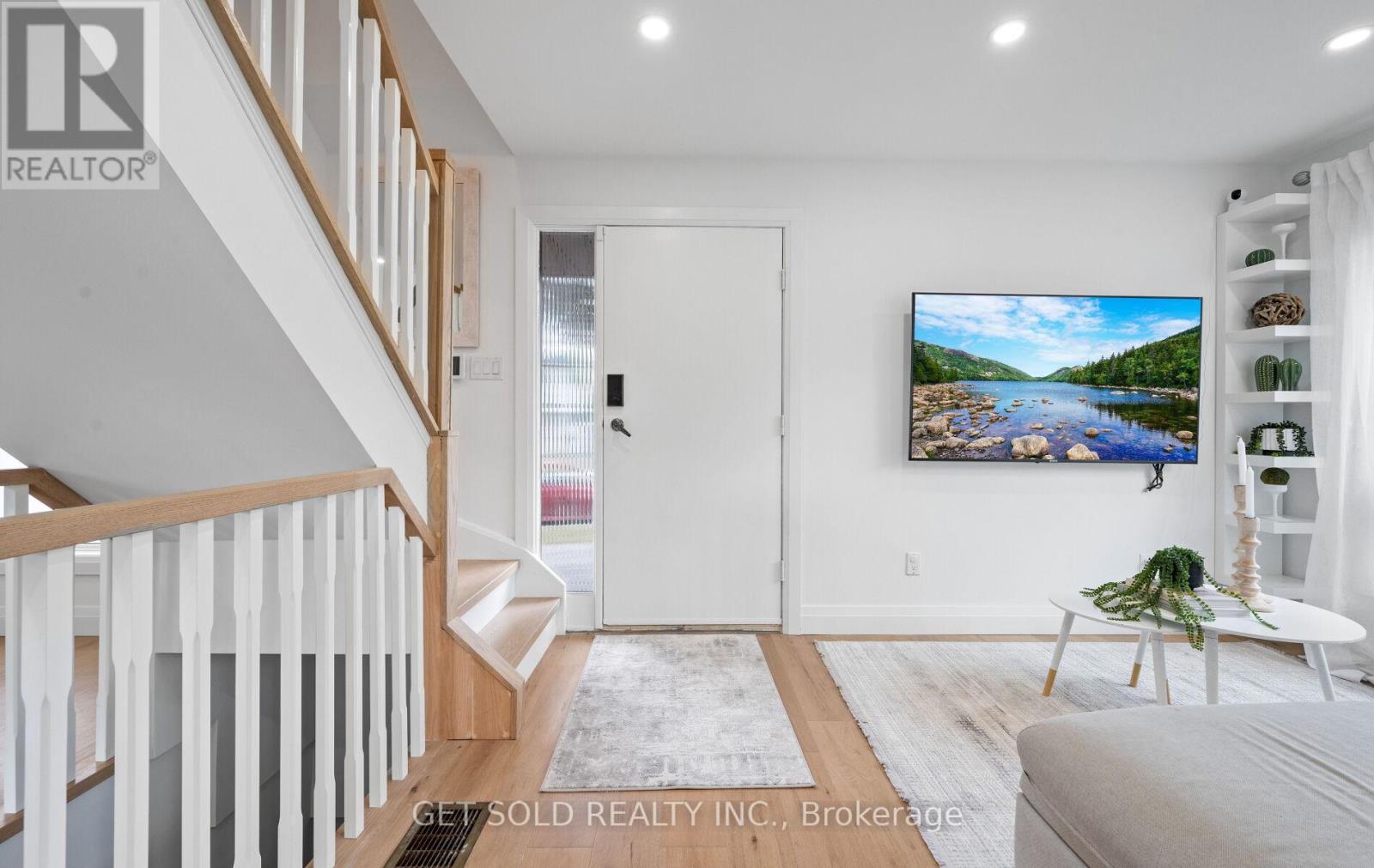 36 Shalom Crescent, Toronto, Ontario  M9V 4J4 - Photo 2 - W12411591