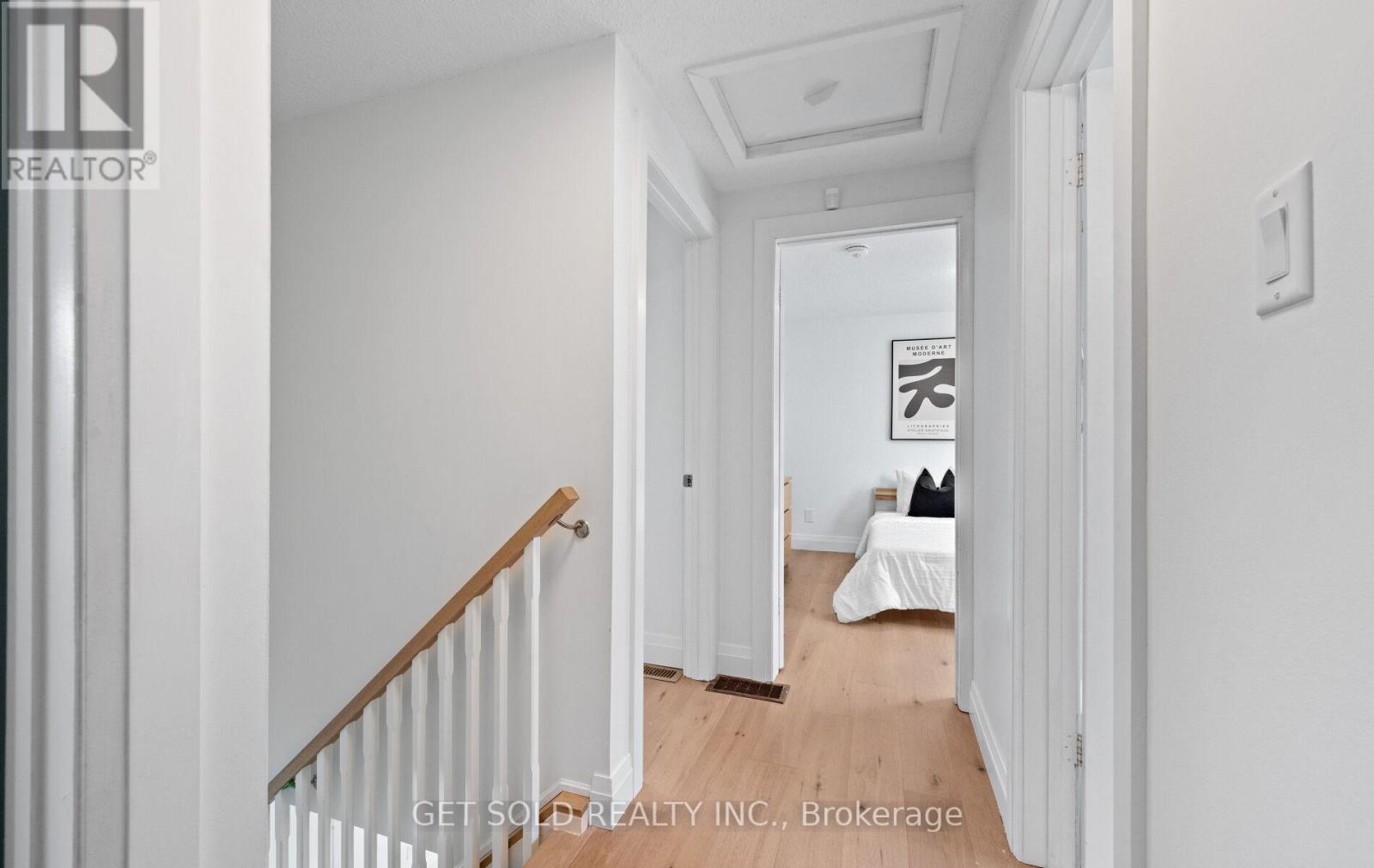 36 Shalom Crescent, Toronto, Ontario  M9V 4J4 - Photo 20 - W12411591