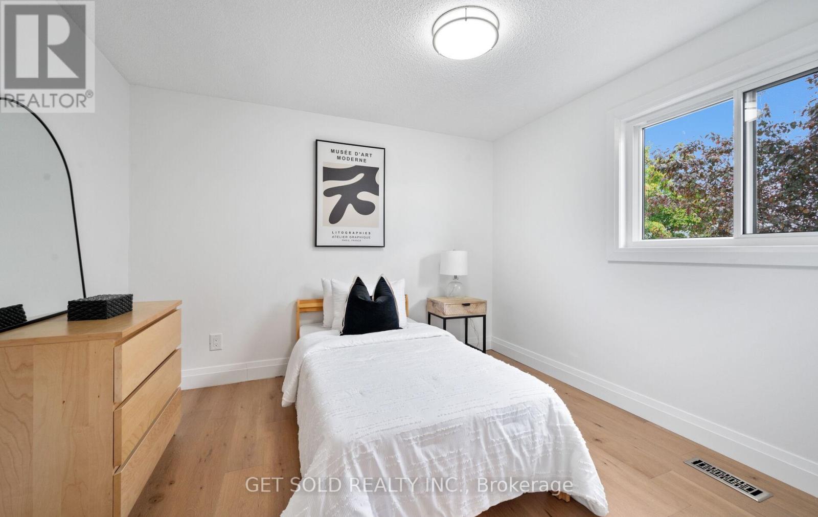 36 Shalom Crescent, Toronto, Ontario  M9V 4J4 - Photo 21 - W12411591