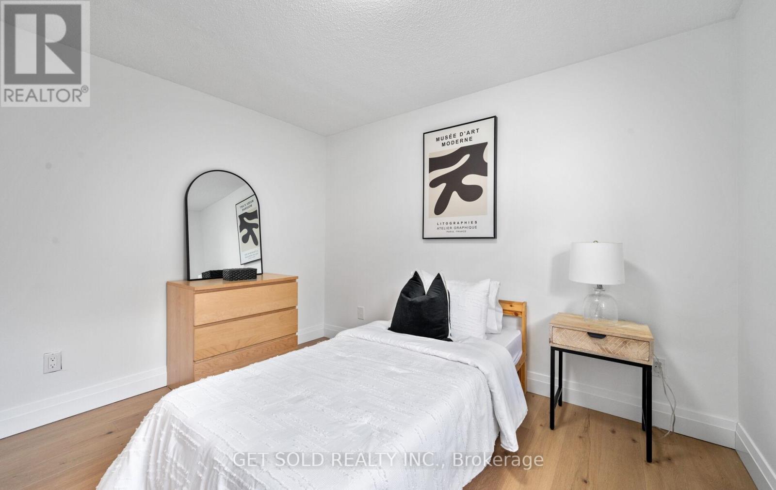 36 Shalom Crescent, Toronto, Ontario  M9V 4J4 - Photo 22 - W12411591