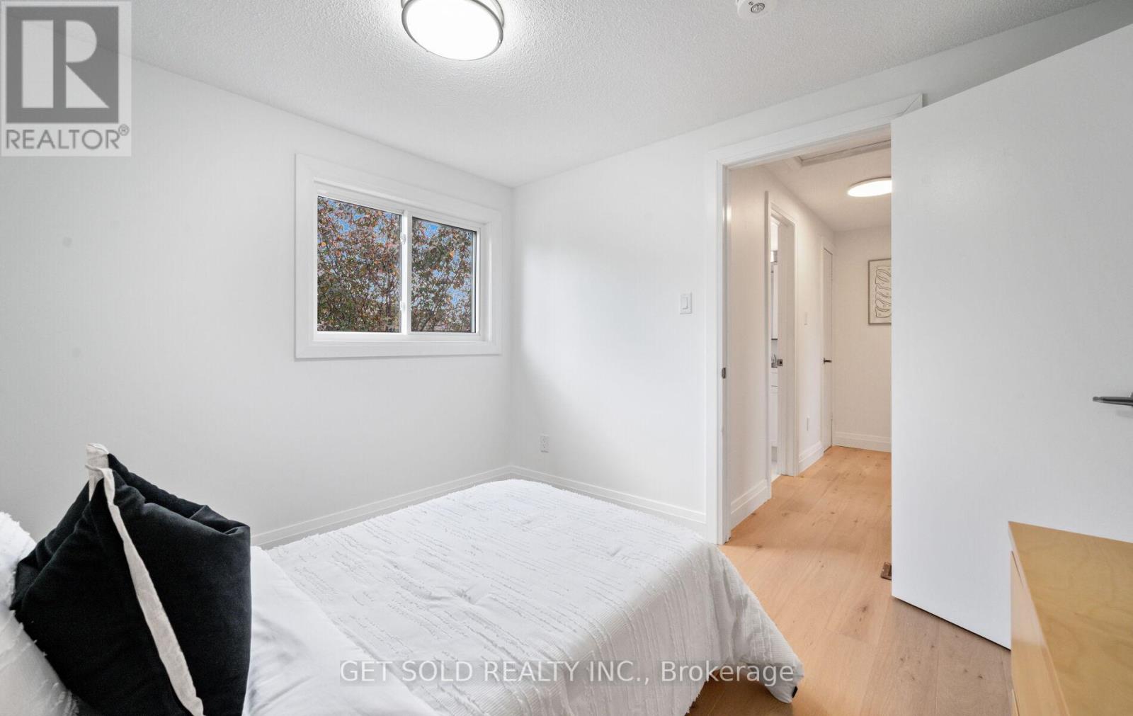 36 Shalom Crescent, Toronto, Ontario  M9V 4J4 - Photo 23 - W12411591