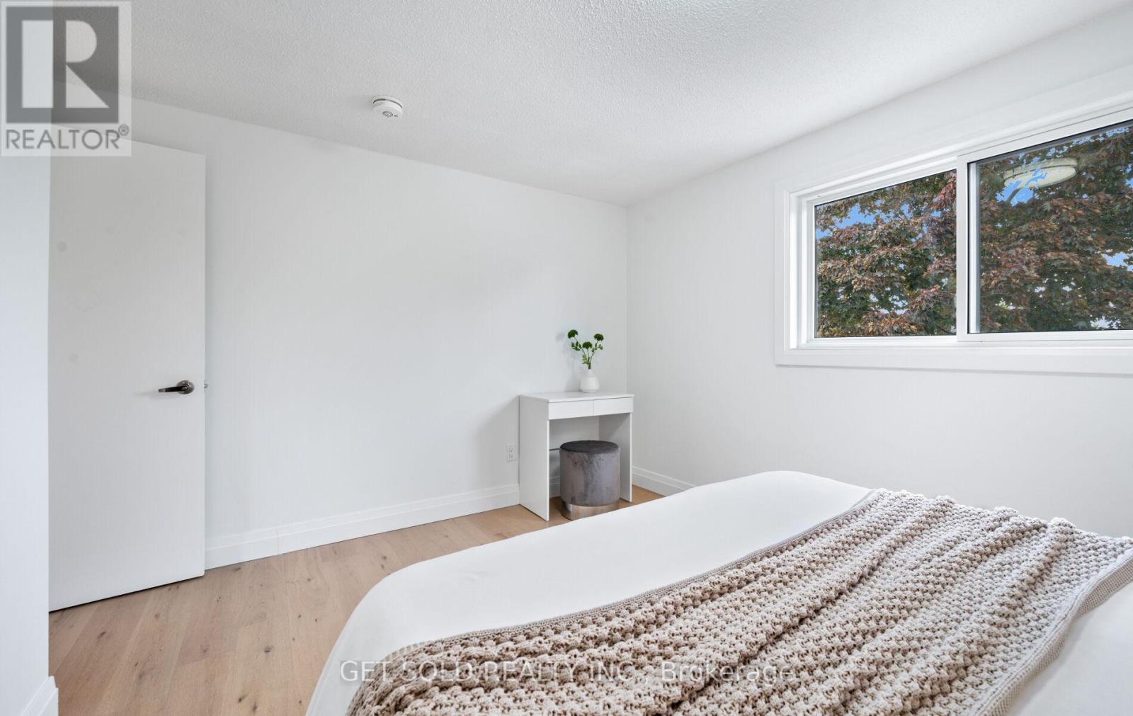 36 Shalom Crescent, Toronto, Ontario  M9V 4J4 - Photo 25 - W12411591
