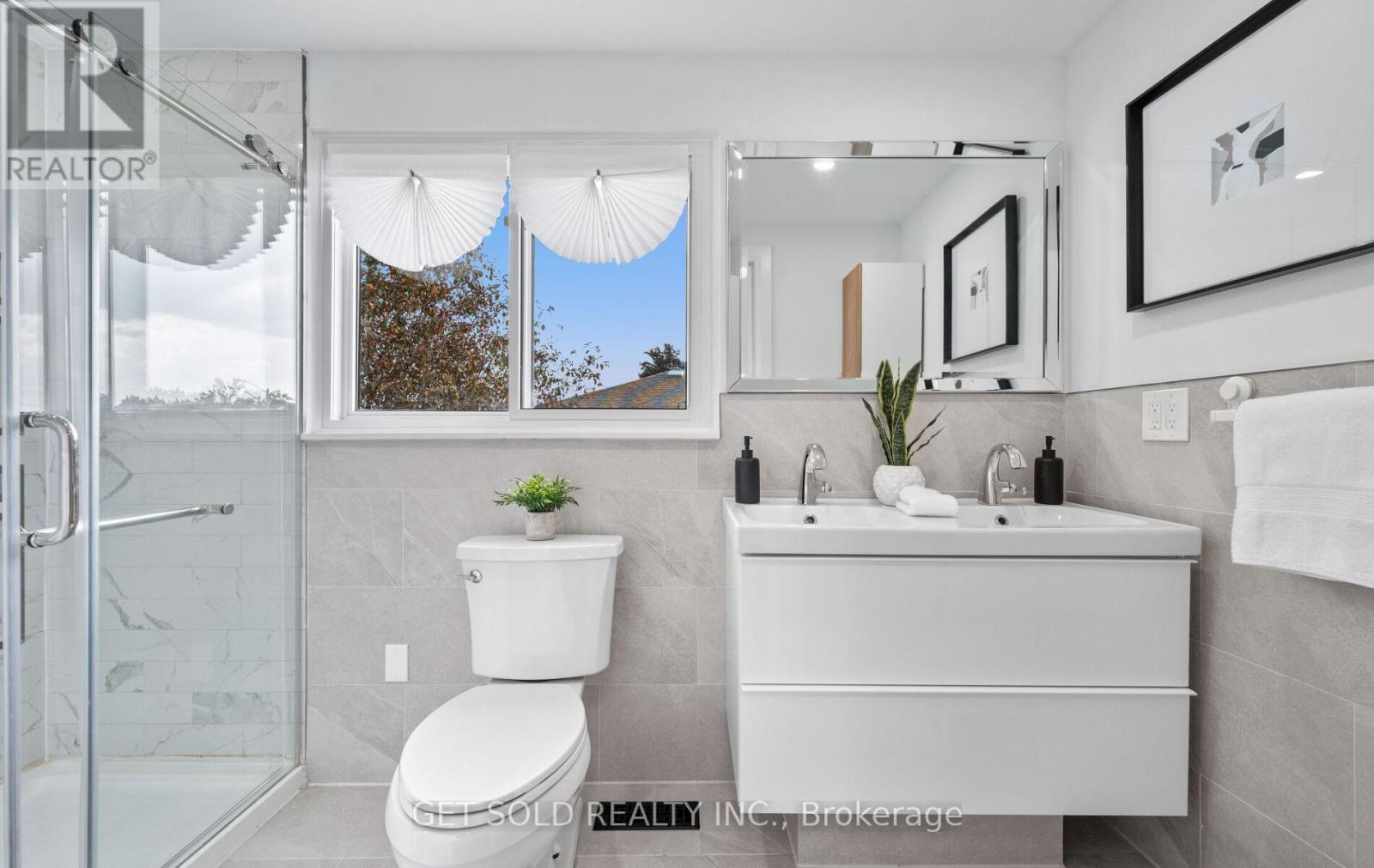 36 Shalom Crescent, Toronto, Ontario  M9V 4J4 - Photo 29 - W12411591