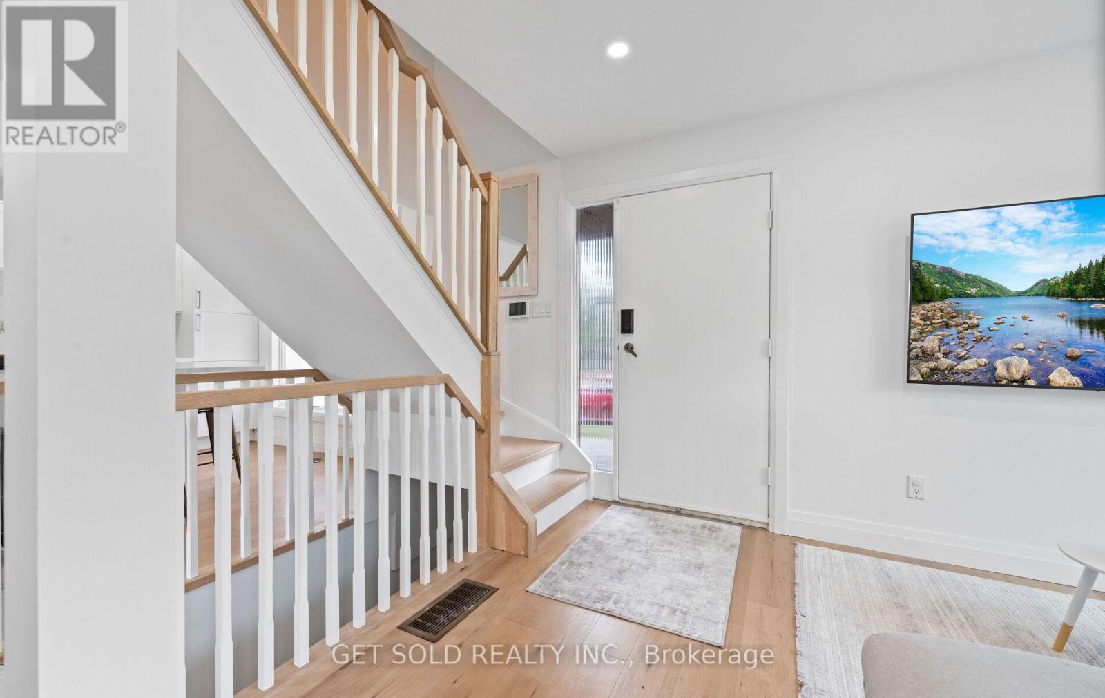 36 Shalom Crescent, Toronto, Ontario  M9V 4J4 - Photo 3 - W12411591