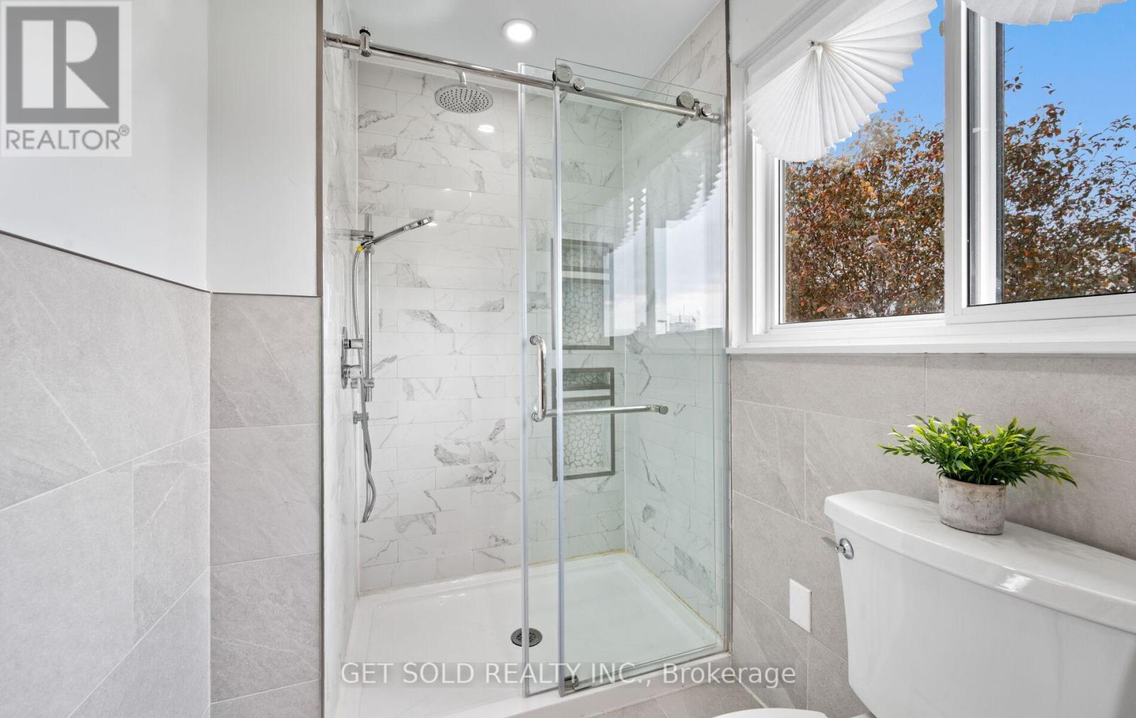 36 Shalom Crescent, Toronto, Ontario  M9V 4J4 - Photo 30 - W12411591