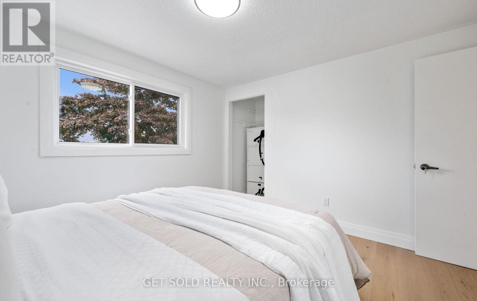 36 Shalom Crescent, Toronto, Ontario  M9V 4J4 - Photo 31 - W12411591