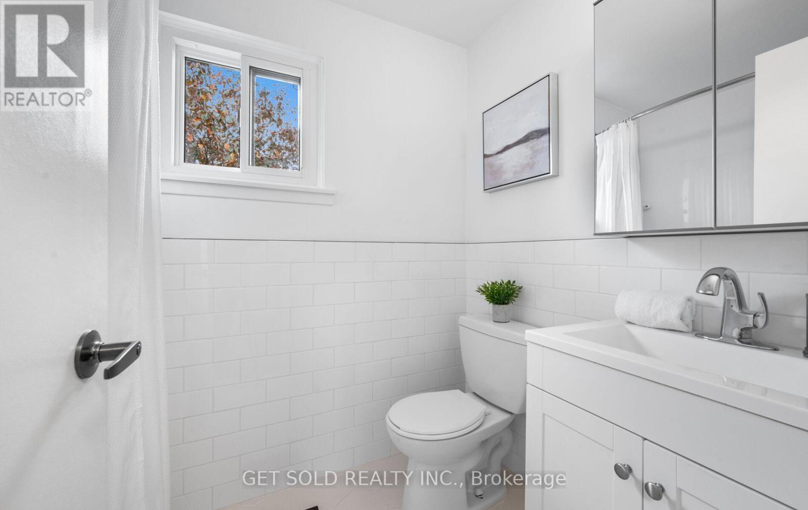 36 Shalom Crescent, Toronto, Ontario  M9V 4J4 - Photo 32 - W12411591