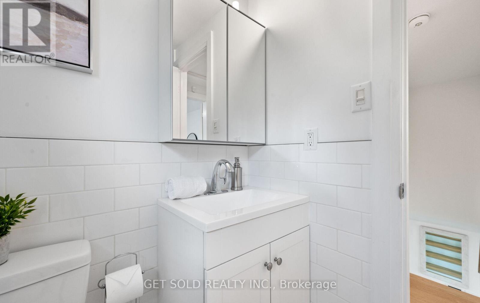 36 Shalom Crescent, Toronto, Ontario  M9V 4J4 - Photo 33 - W12411591